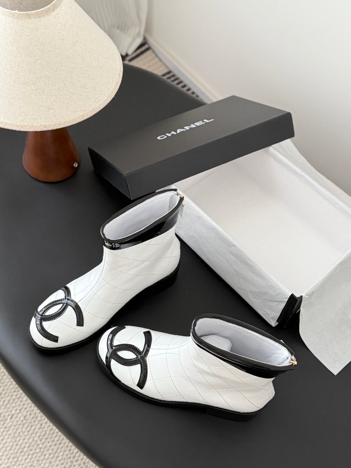 Che Stylish and casual cowhide ankle boots