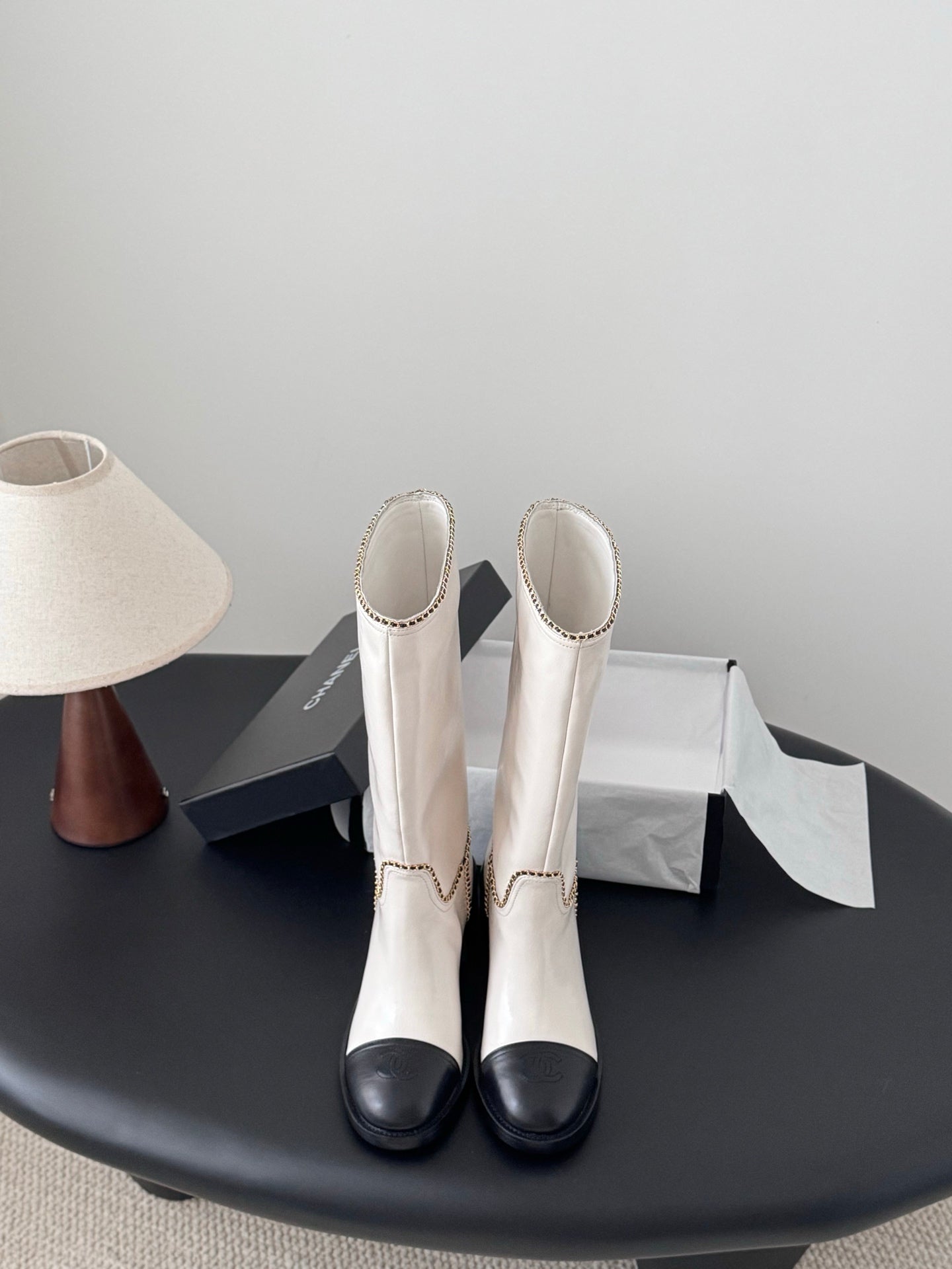 Che Stylish high-top chain riding boots