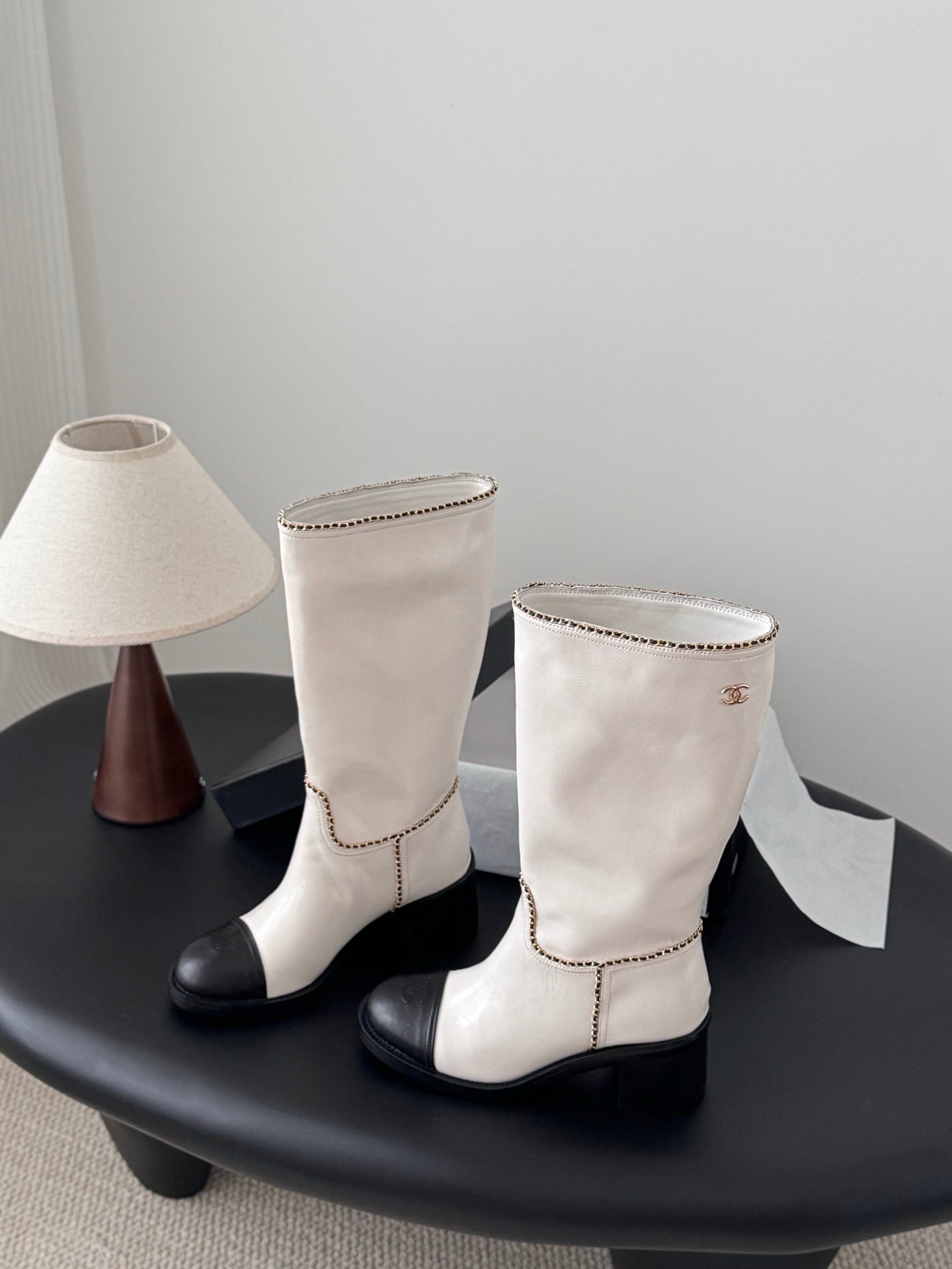 Che Stylish high-top chain riding boots