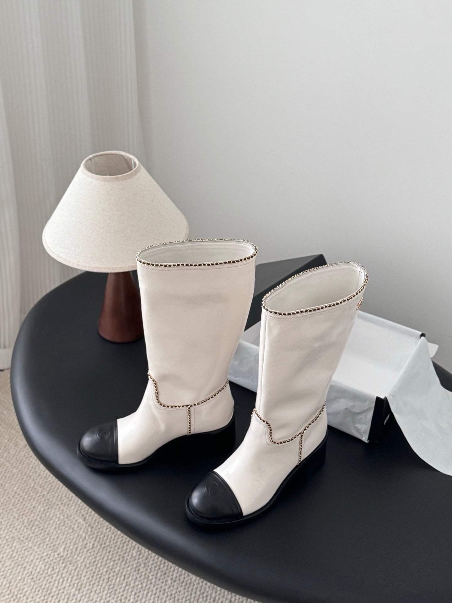 Che Stylish high-top chain riding boots