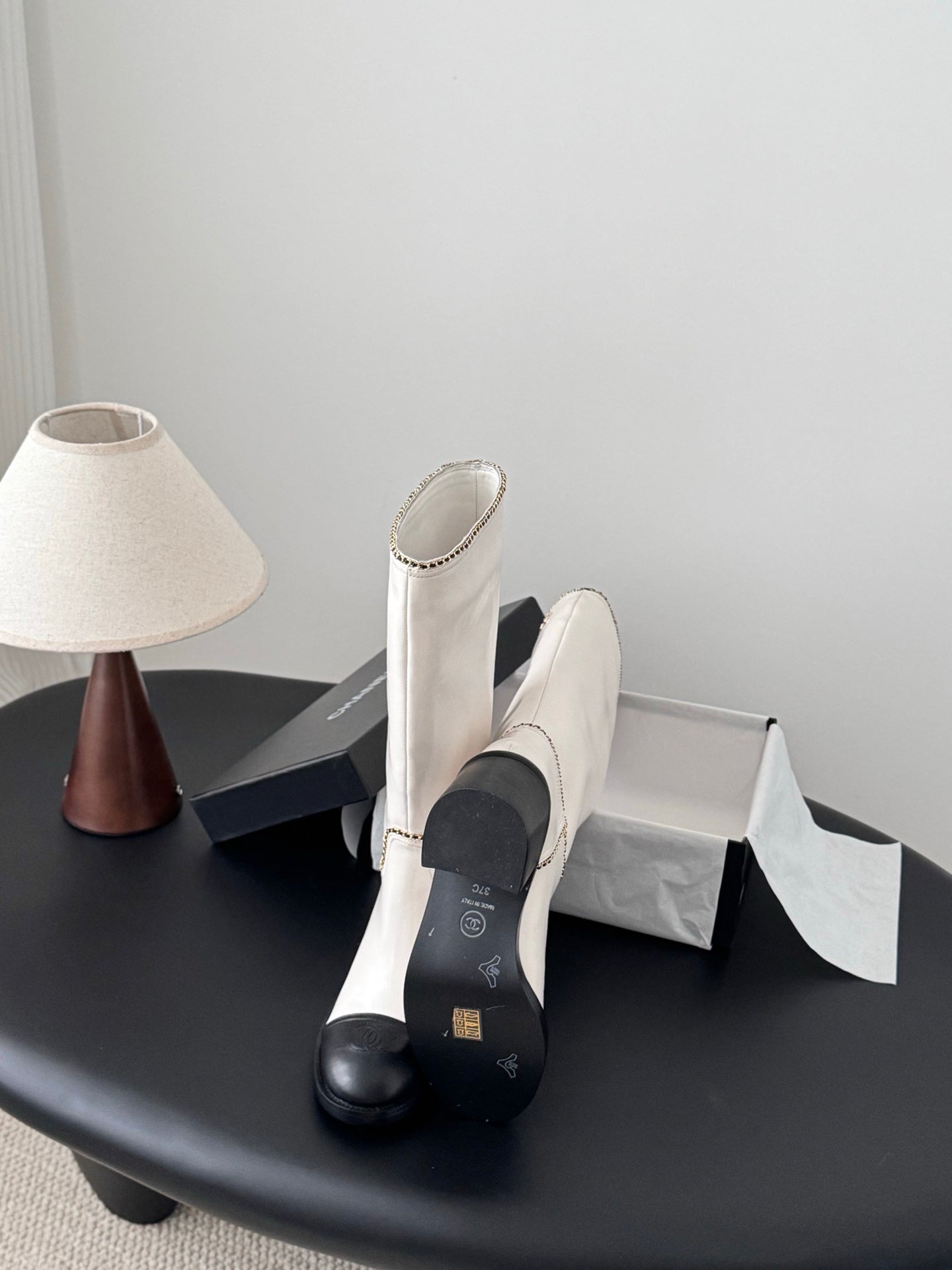 Che Stylish high-top chain riding boots