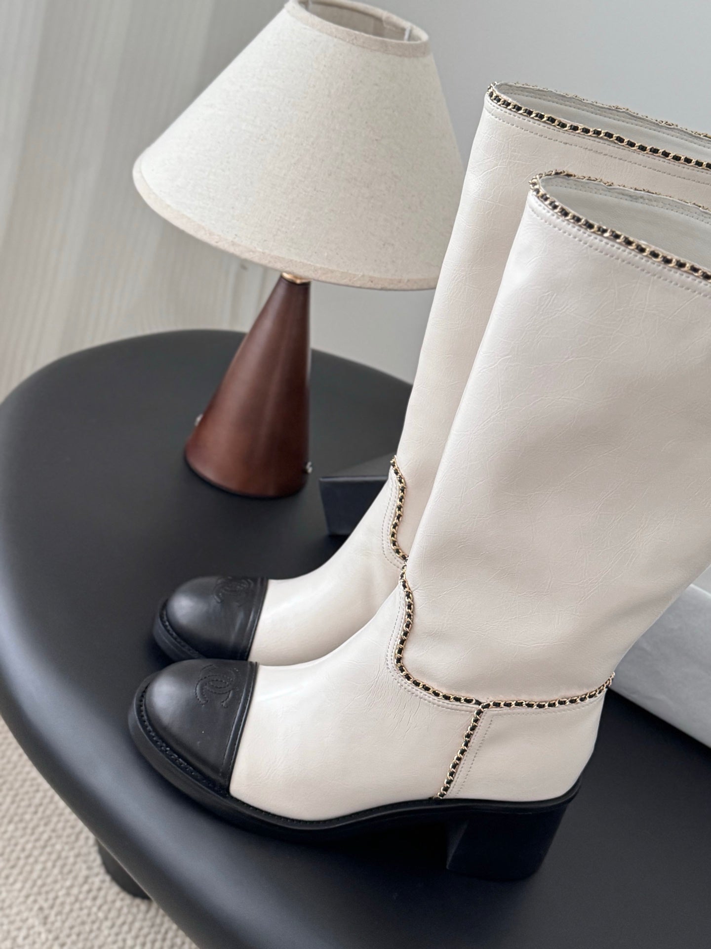 Che Stylish high-top chain riding boots