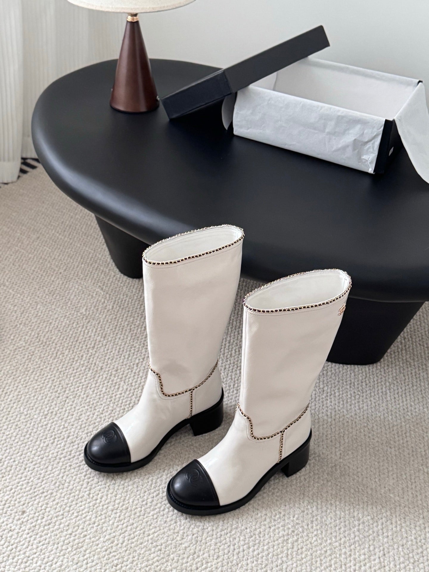 Che Stylish high-top chain riding boots