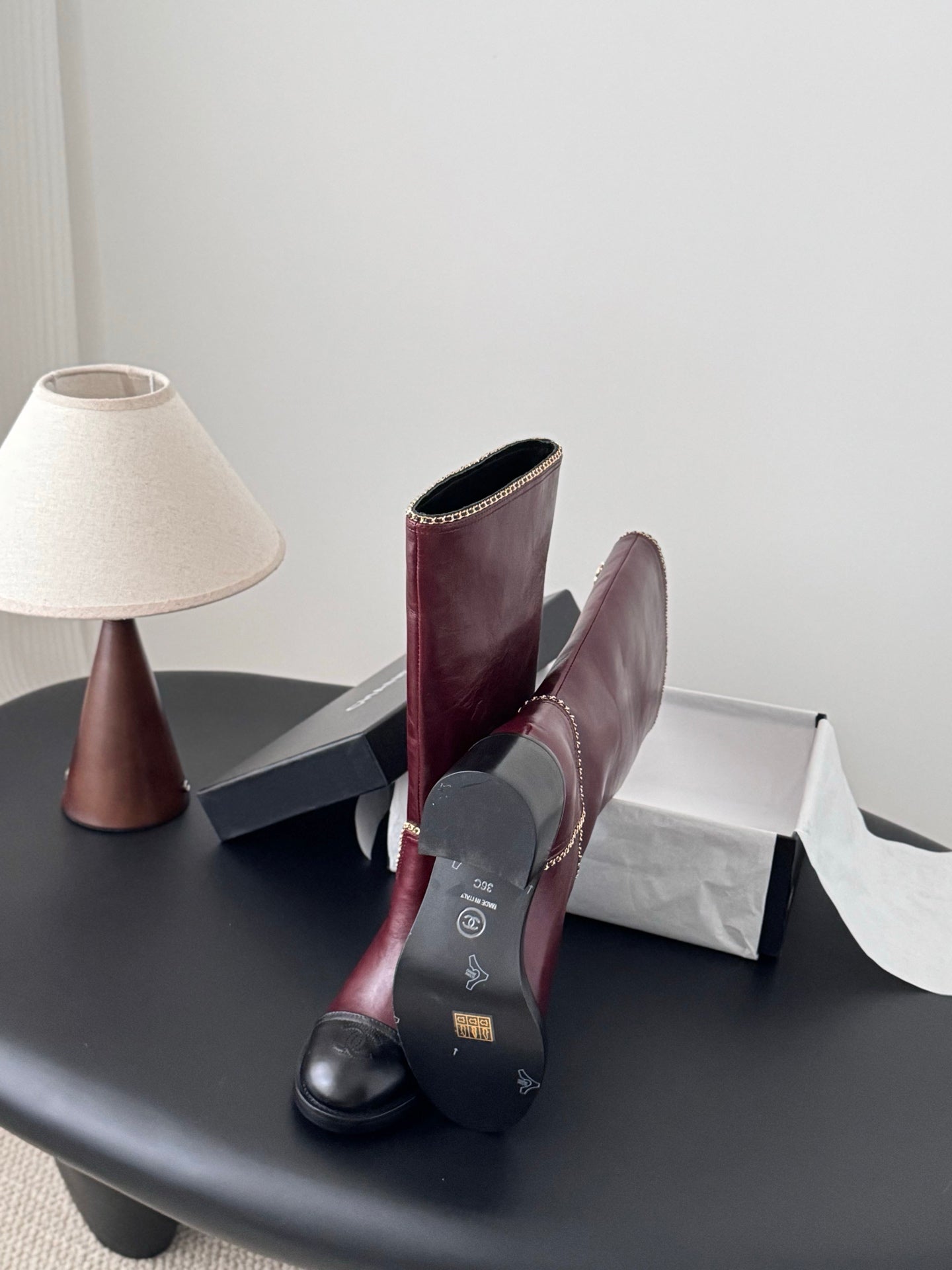 Che Stylish high-top chain riding boots