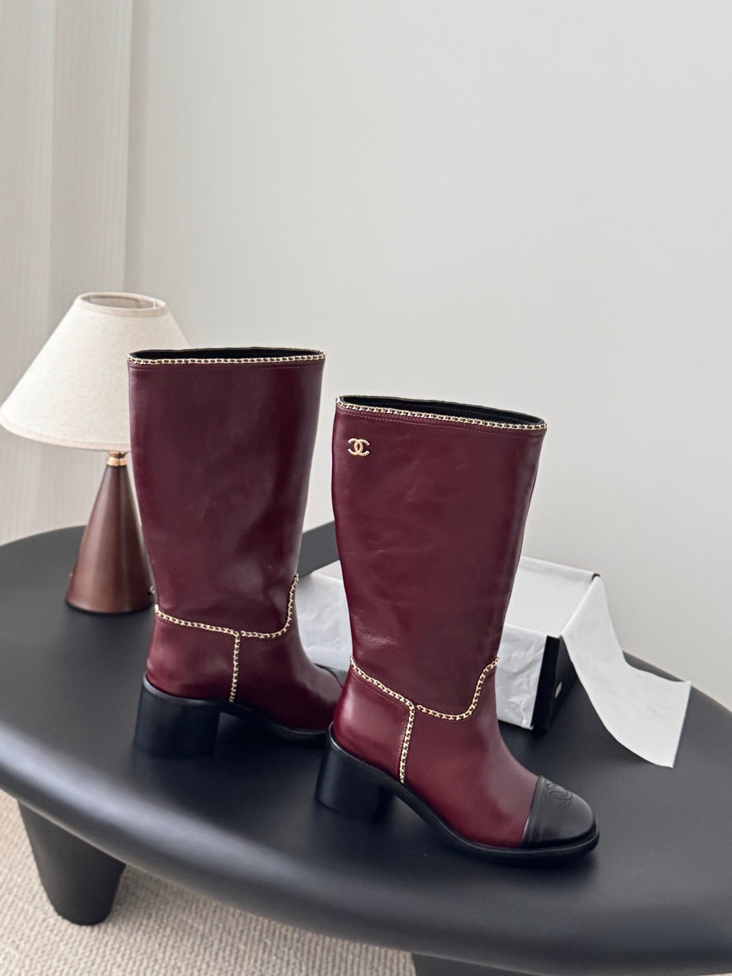 Che Stylish high-top chain riding boots