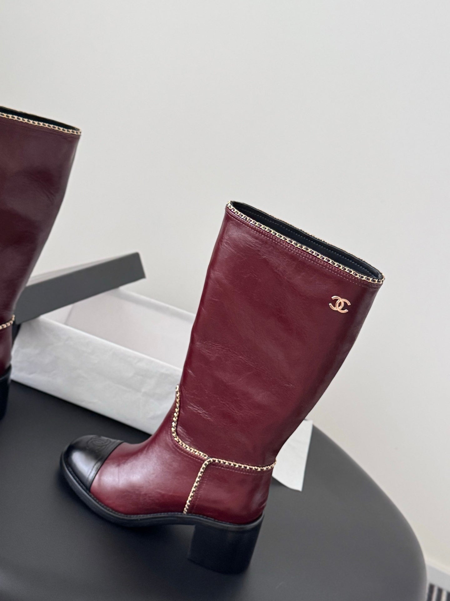 Che Stylish high-top chain riding boots