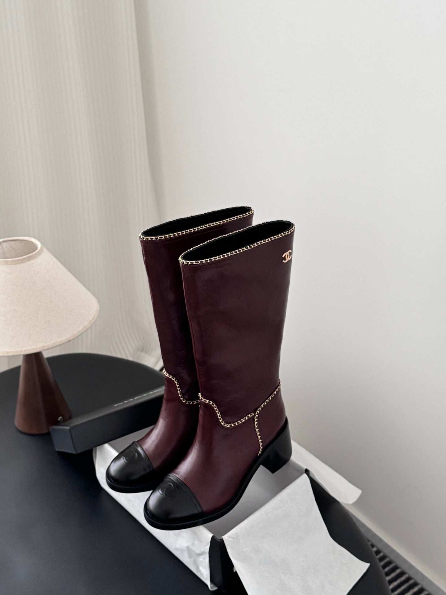 Che Stylish high-top chain riding boots