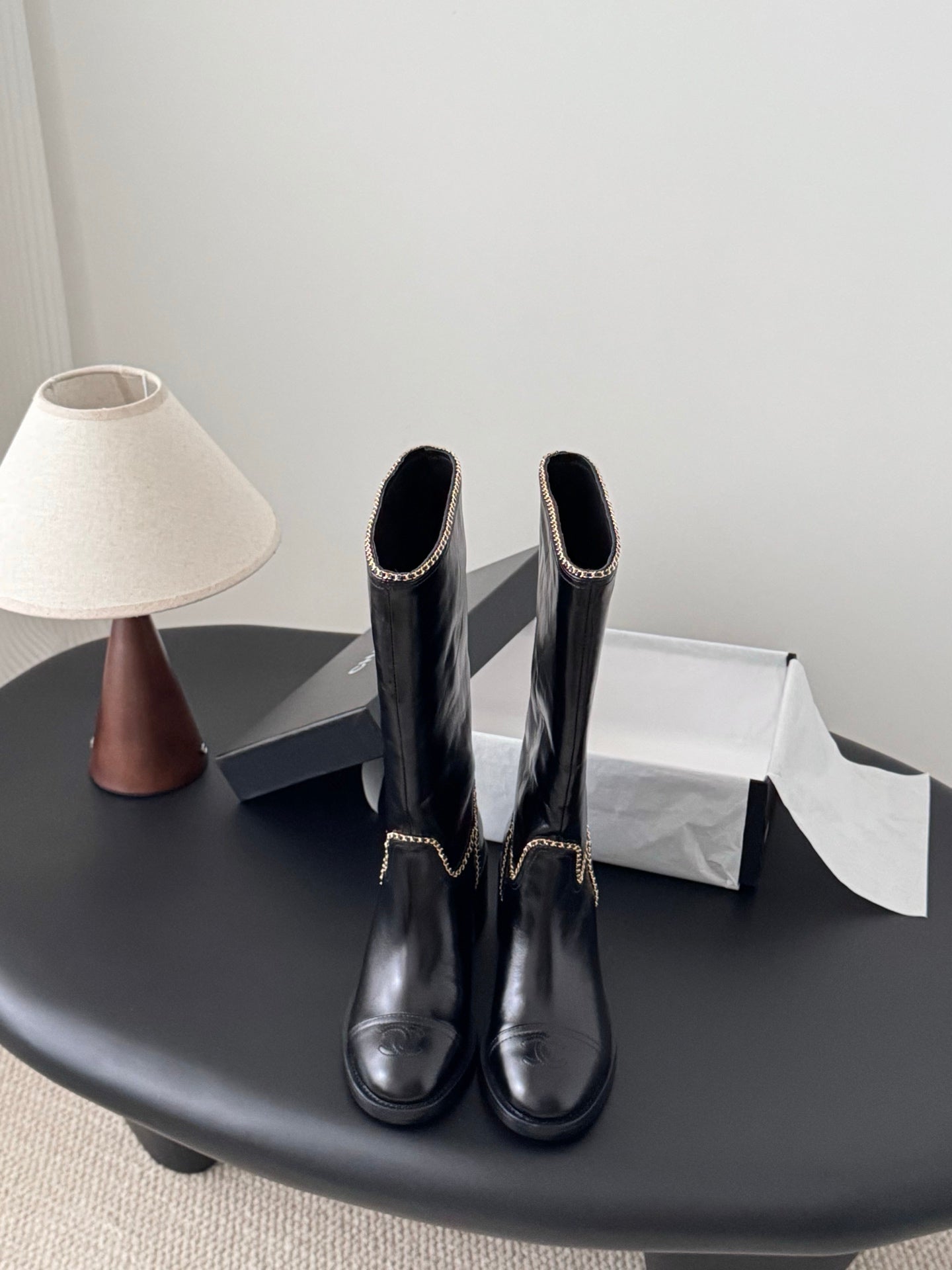 Che Stylish high-top chain riding boots