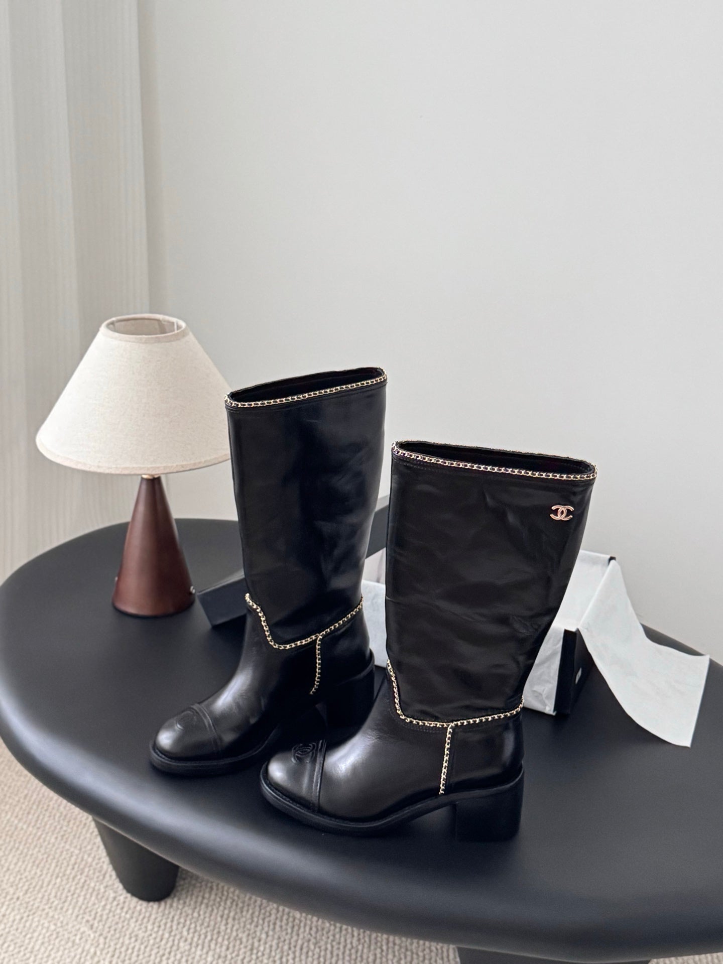 Che Stylish high-top chain riding boots