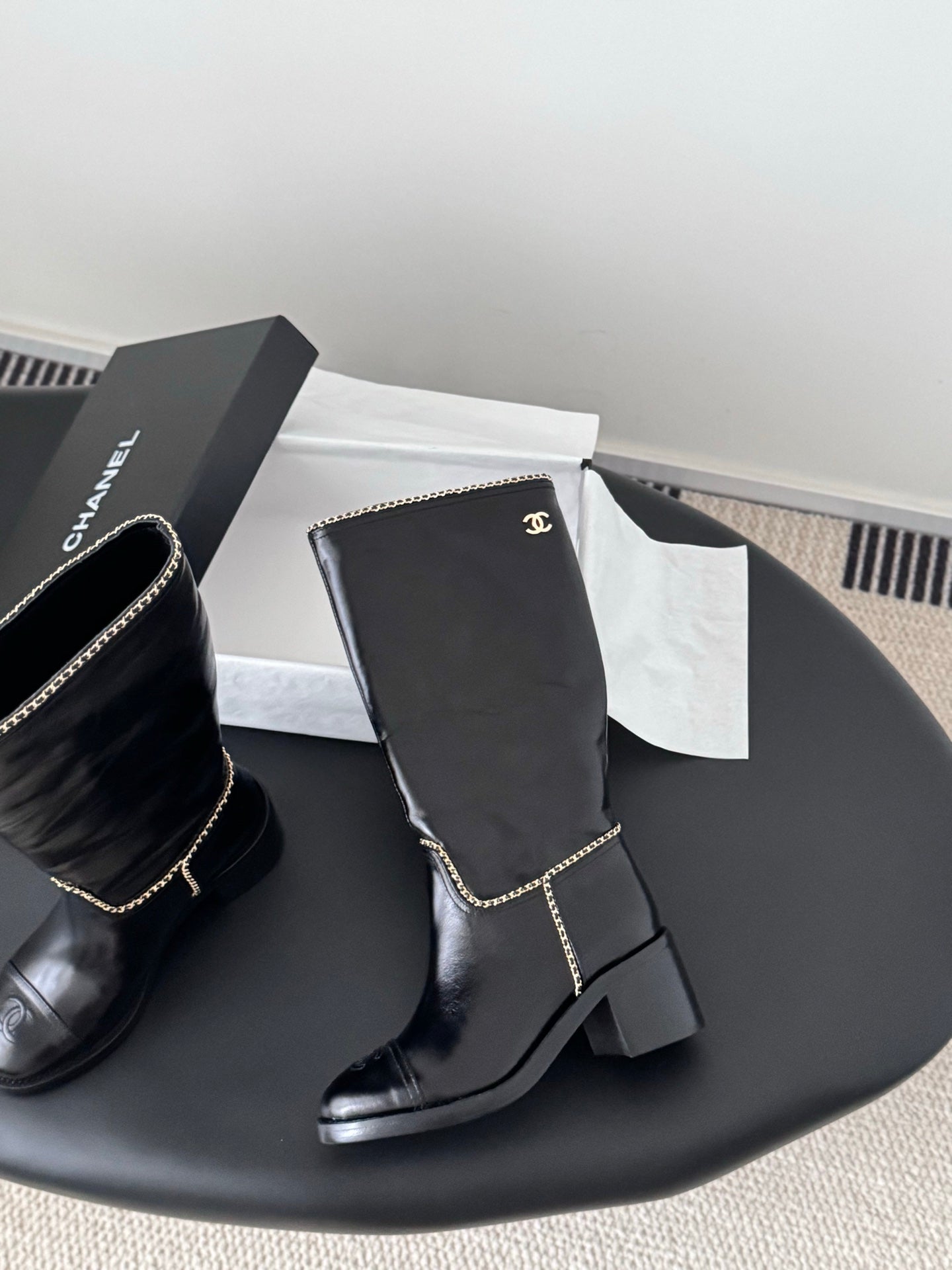 Che Stylish high-top chain riding boots