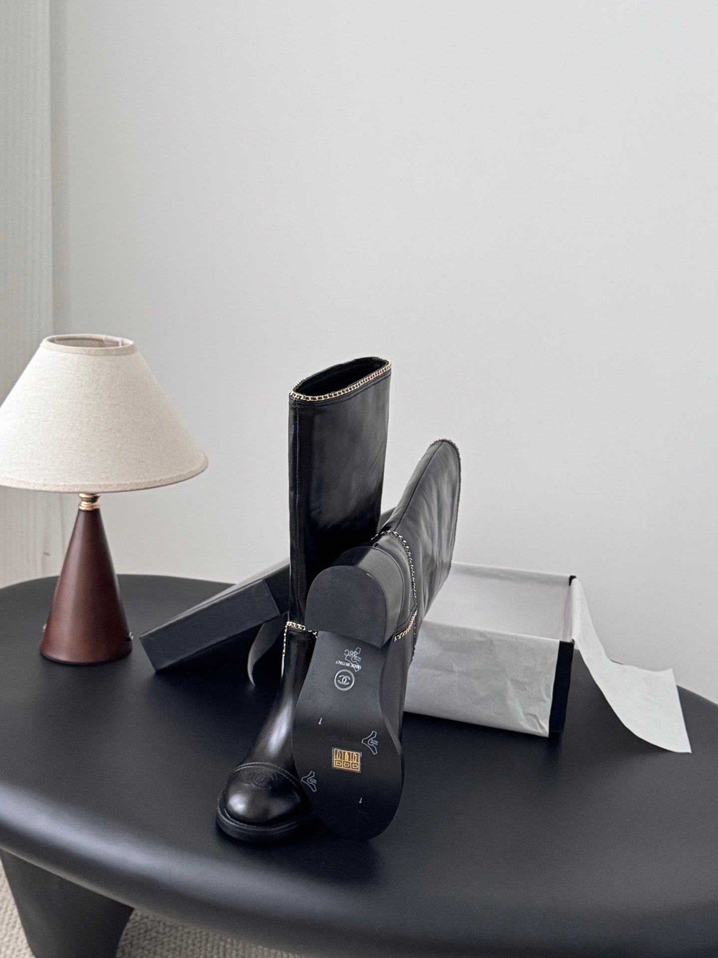 Che Stylish high-top chain riding boots