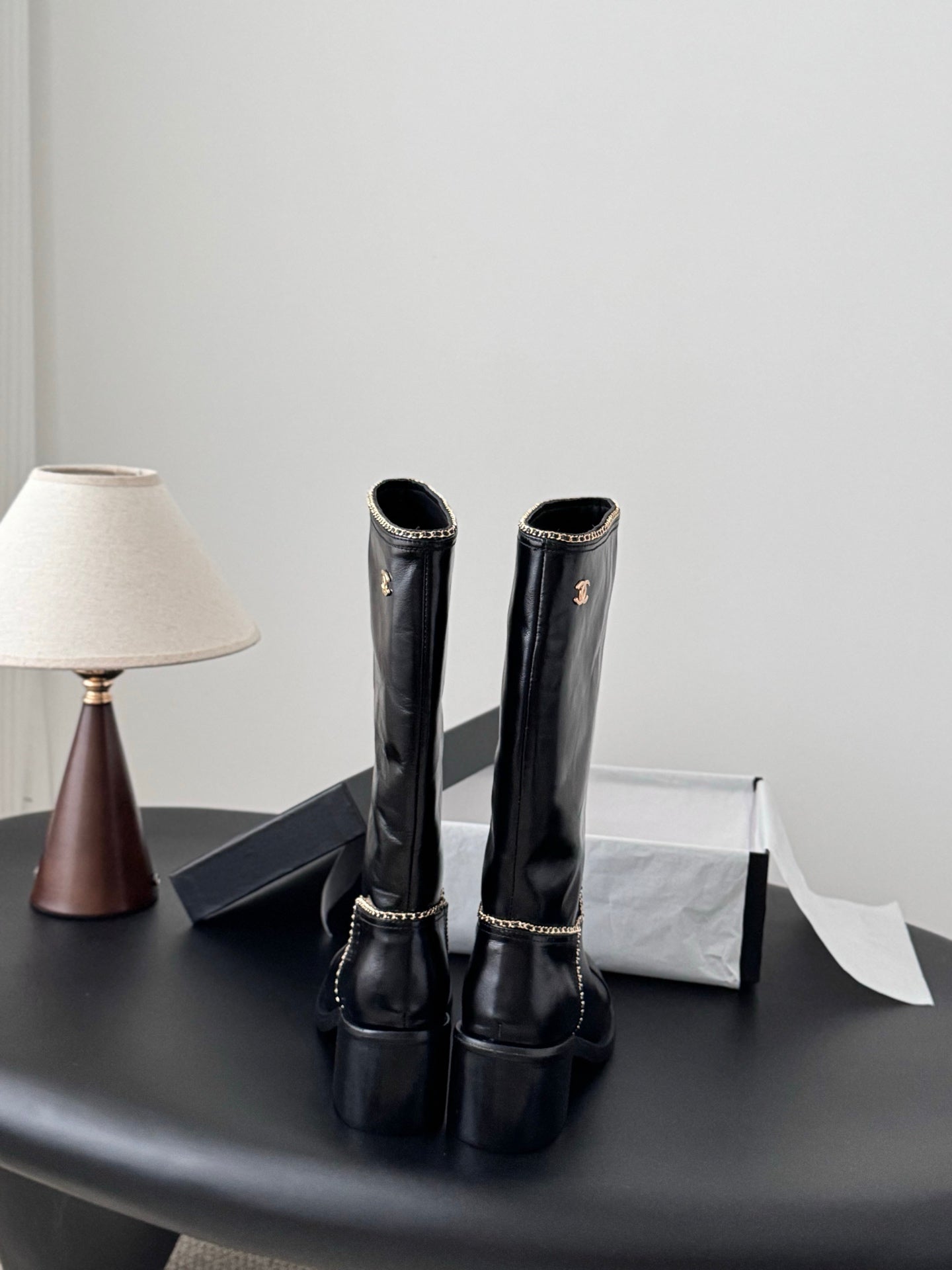 Che Stylish high-top chain riding boots