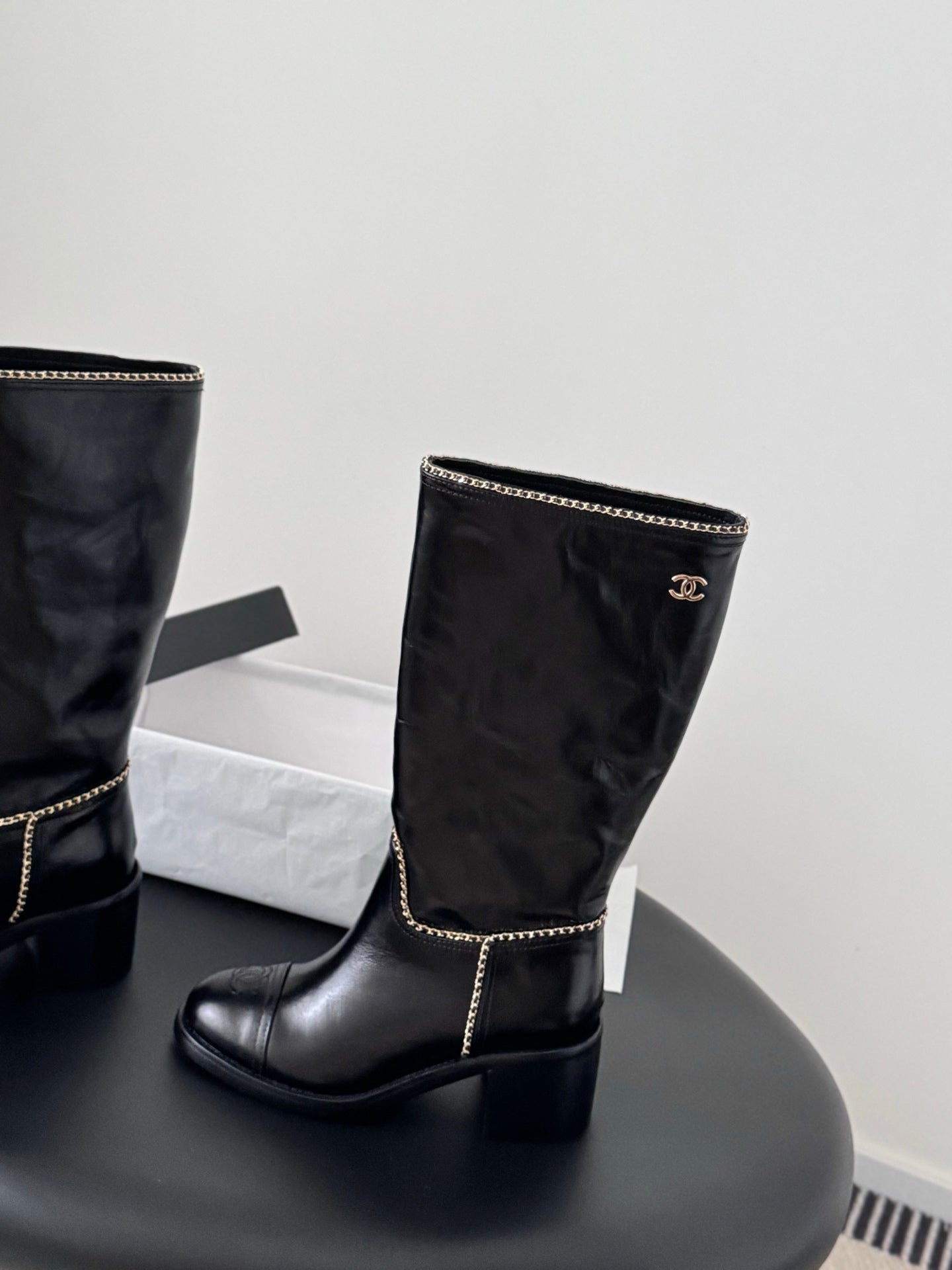 Che Stylish high-top chain riding boots