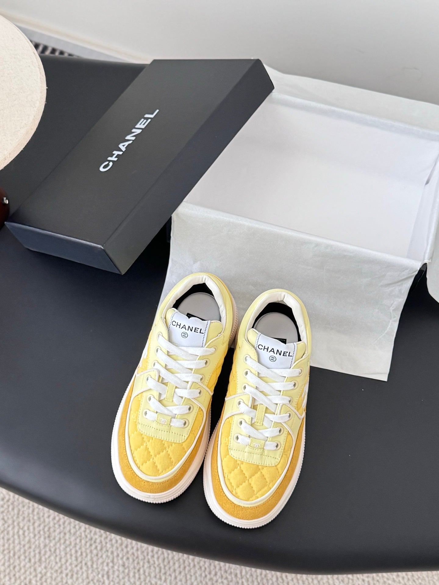 Che New stylish sports casual shoes