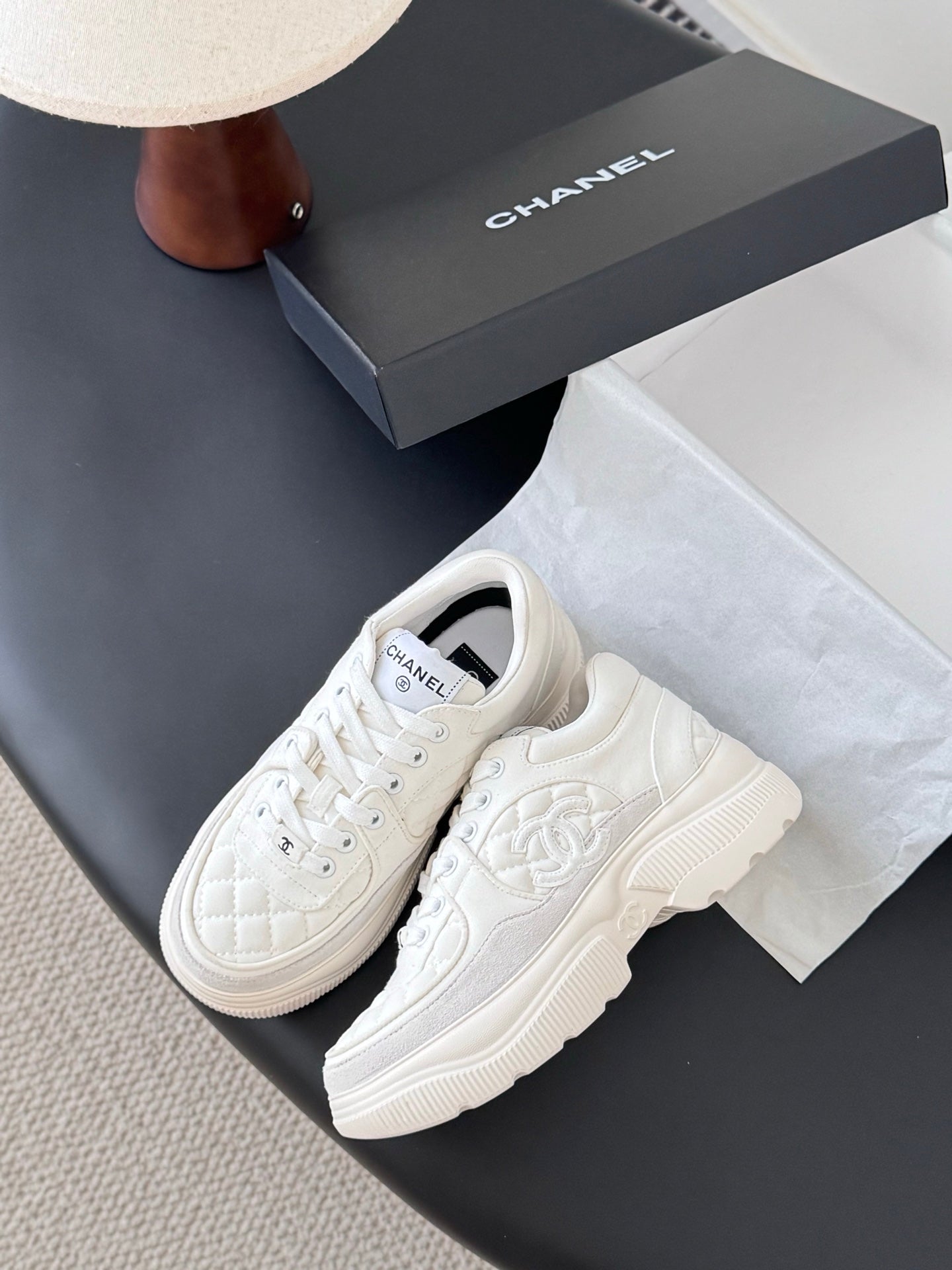 Che New stylish sports casual shoes