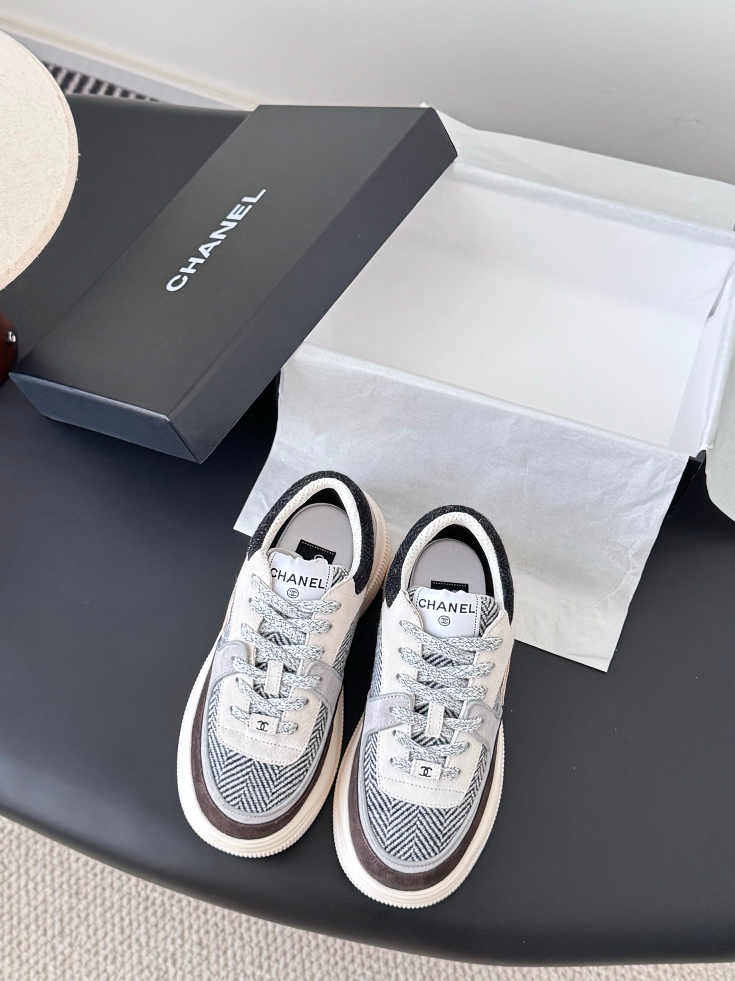 Che New stylish sports casual shoes