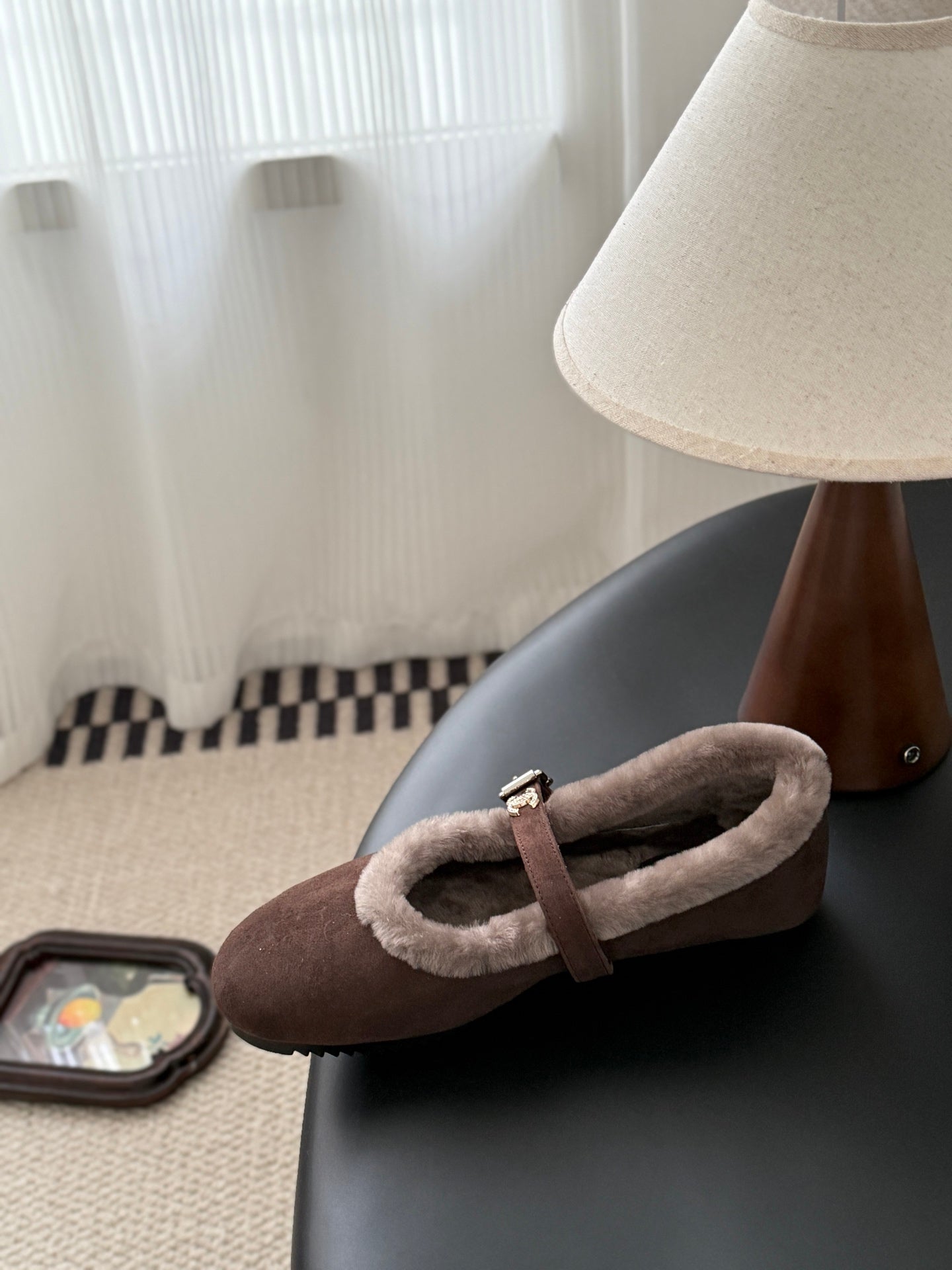 Che Chanel-style flat shoes with a single buckle, warm and versatile wool shoes
