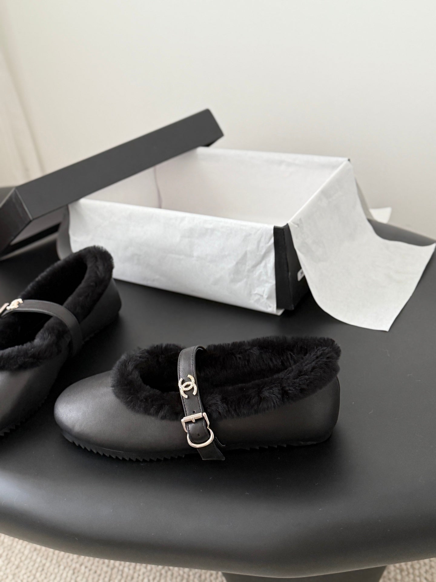 Che Chanel-style flat shoes with a single buckle, warm and versatile wool shoes
