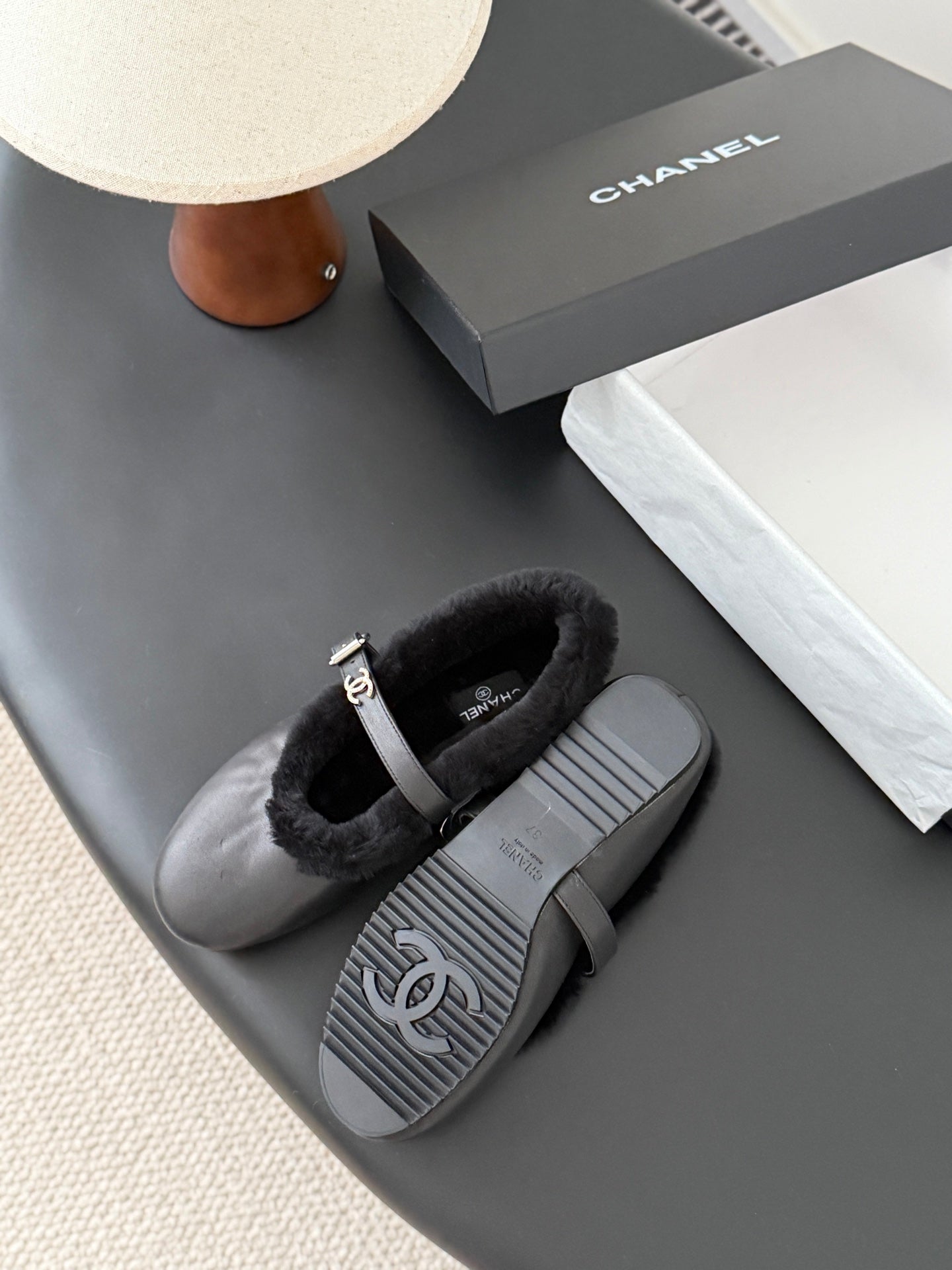 Che Chanel-style flat shoes with a single buckle, warm and versatile wool shoes