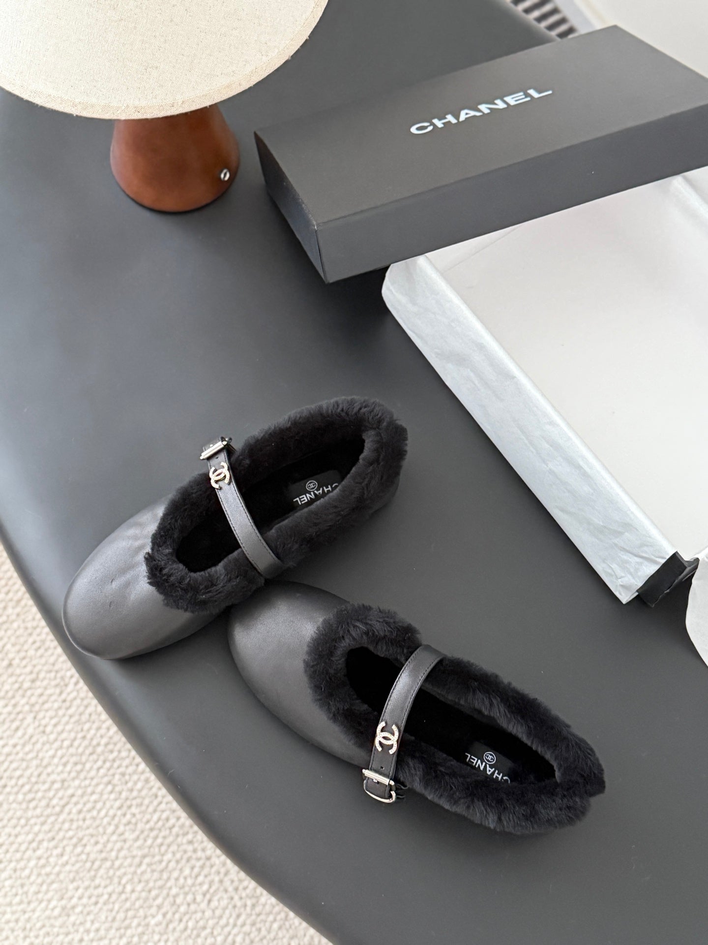 Che Chanel-style flat shoes with a single buckle, warm and versatile wool shoes