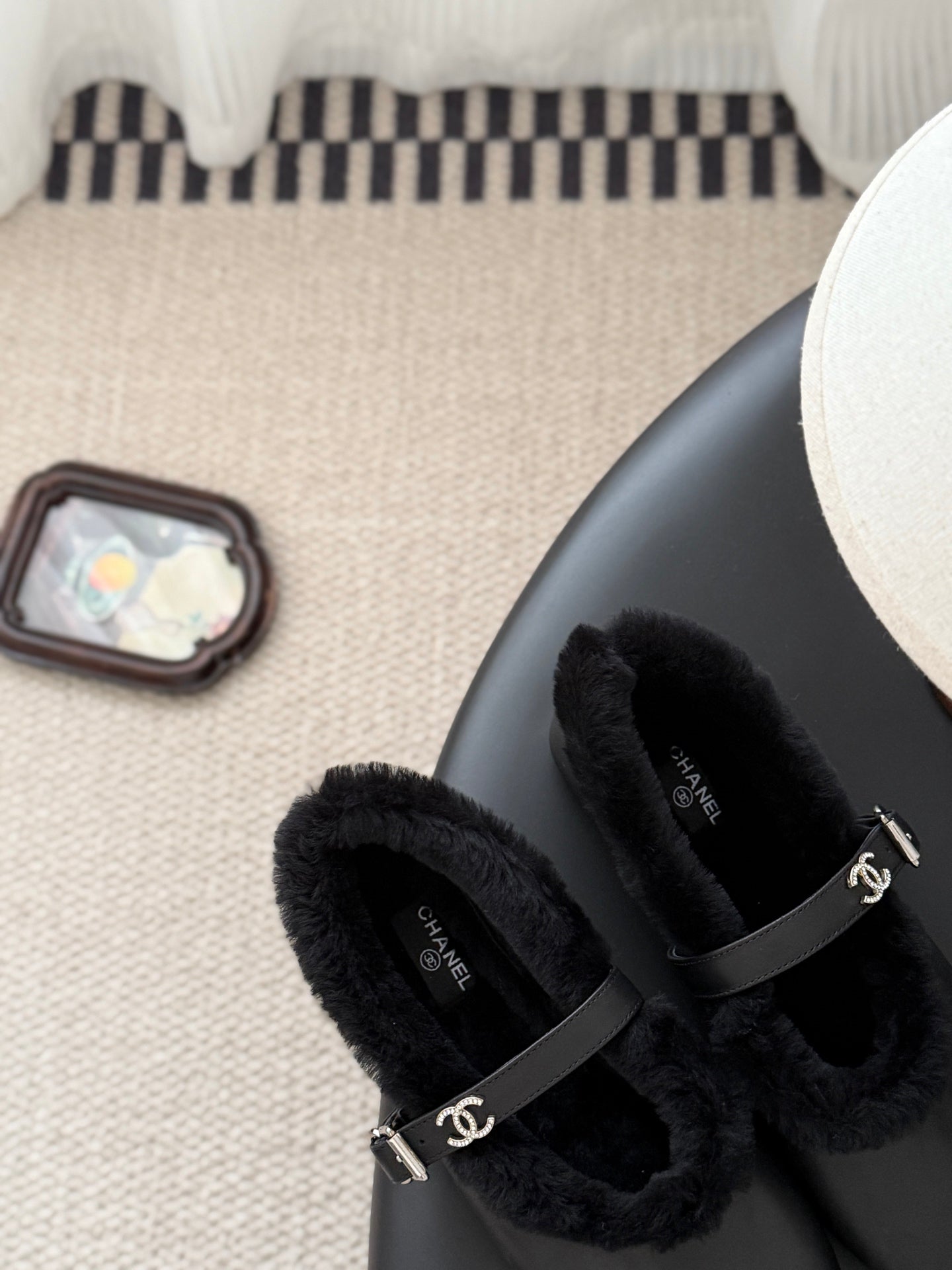 Che Chanel-style flat shoes with a single buckle, warm and versatile wool shoes