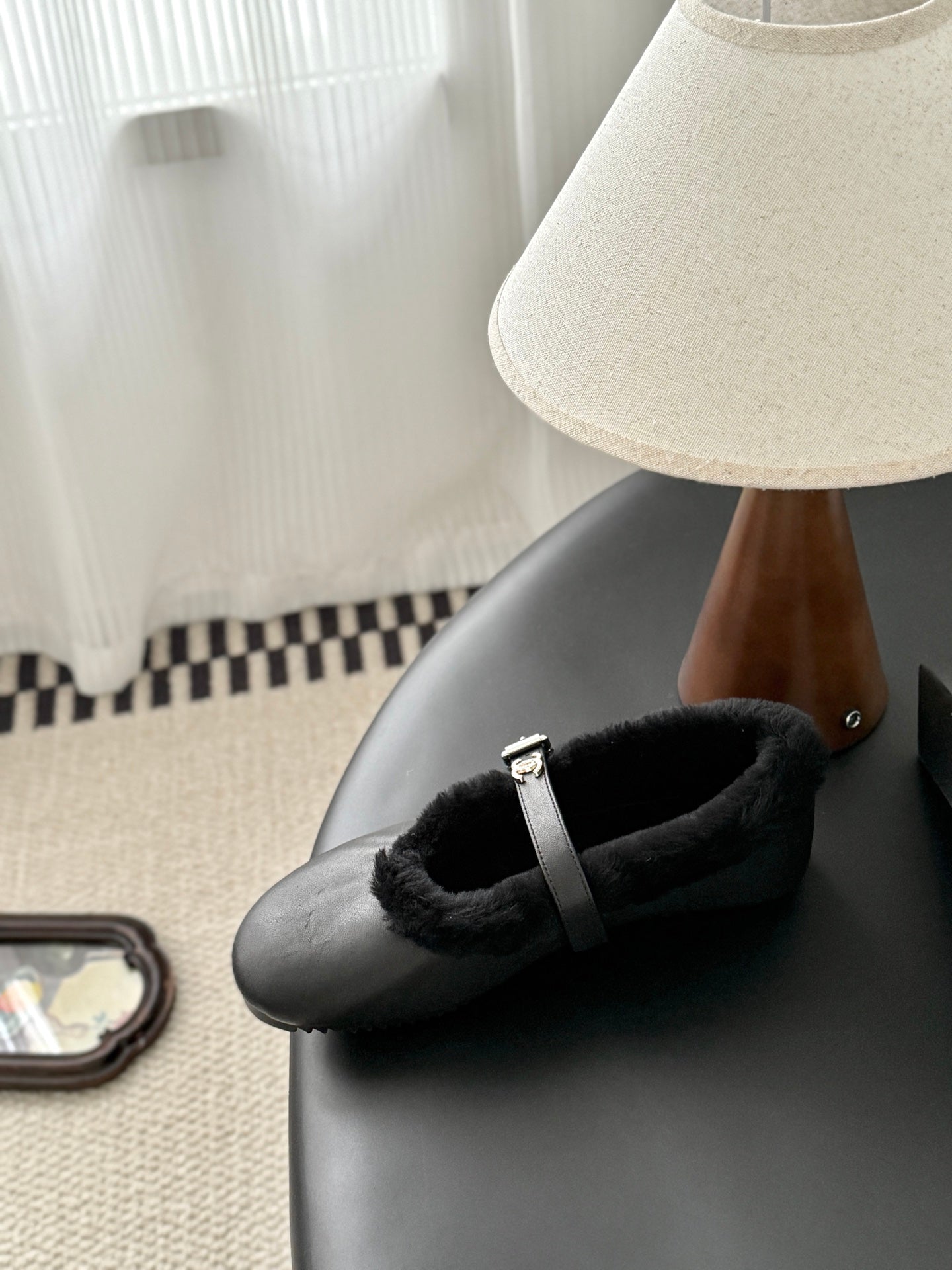 Che Chanel-style flat shoes with a single buckle, warm and versatile wool shoes