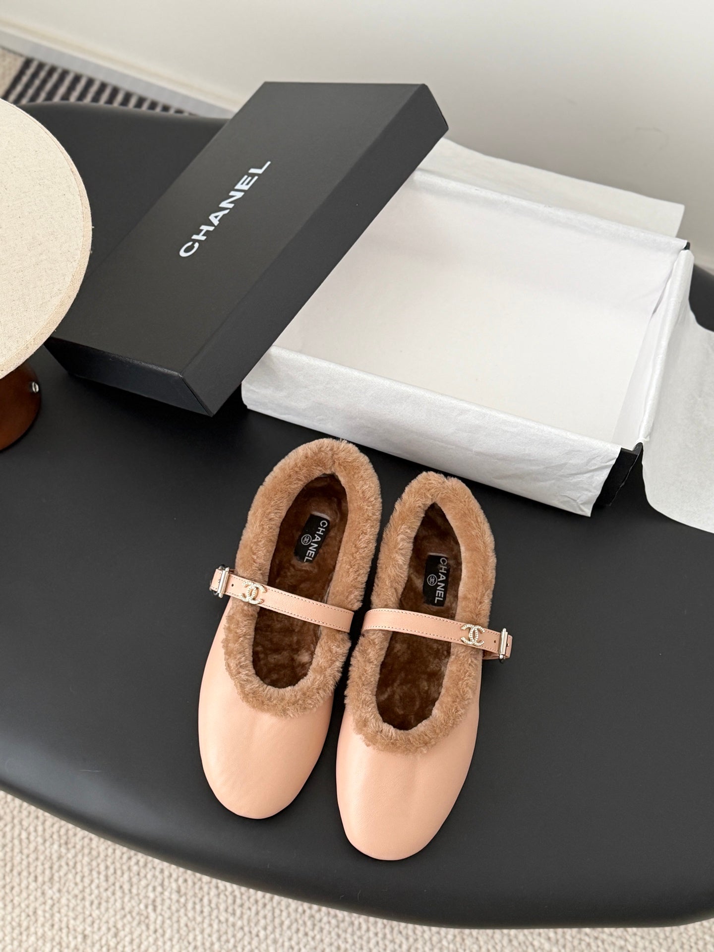 Che Chanel-style flat shoes with a single buckle, warm and versatile wool shoes