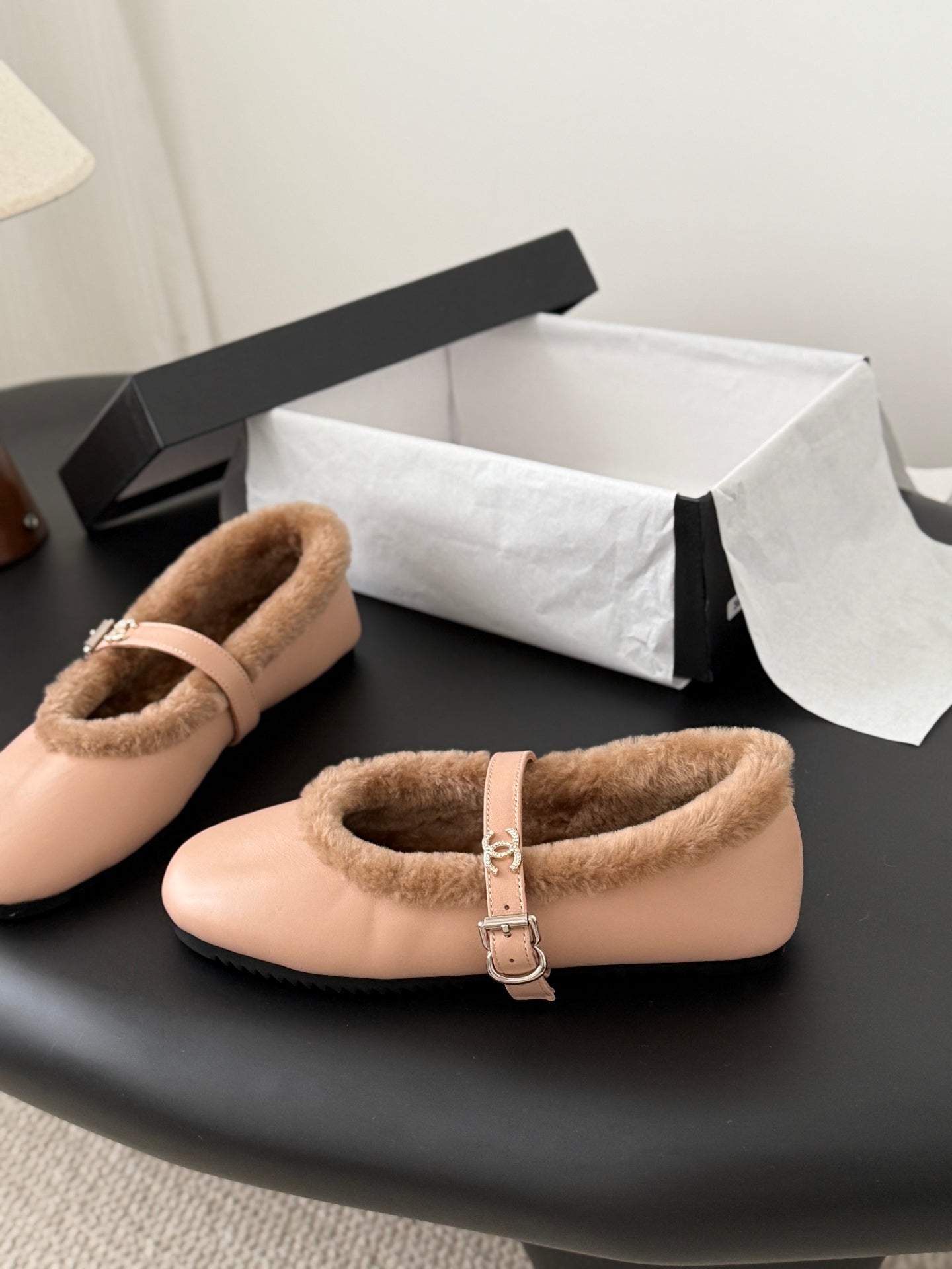 Che Chanel-style flat shoes with a single buckle, warm and versatile wool shoes
