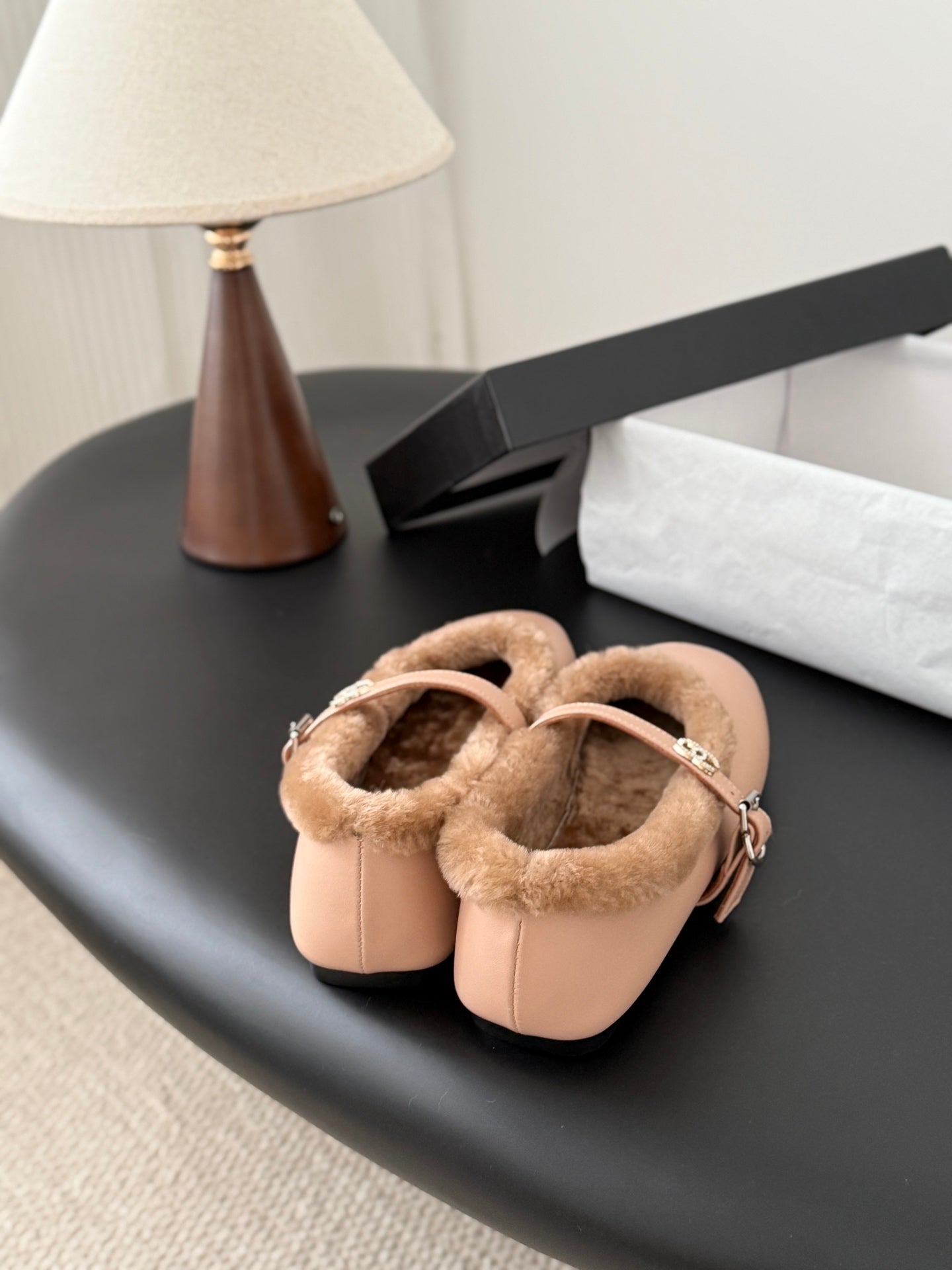 Che Chanel-style flat shoes with a single buckle, warm and versatile wool shoes