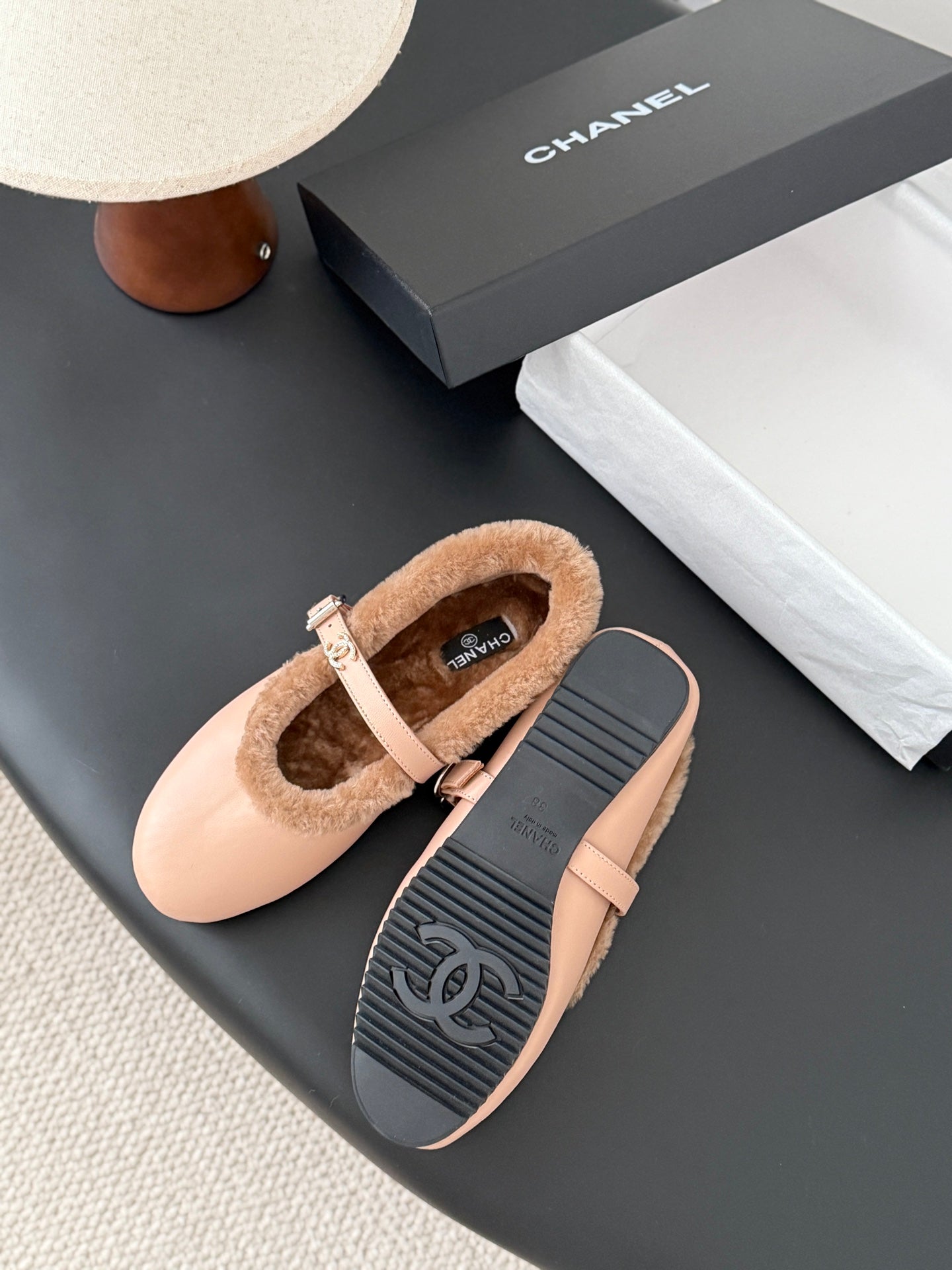 Che Chanel-style flat shoes with a single buckle, warm and versatile wool shoes