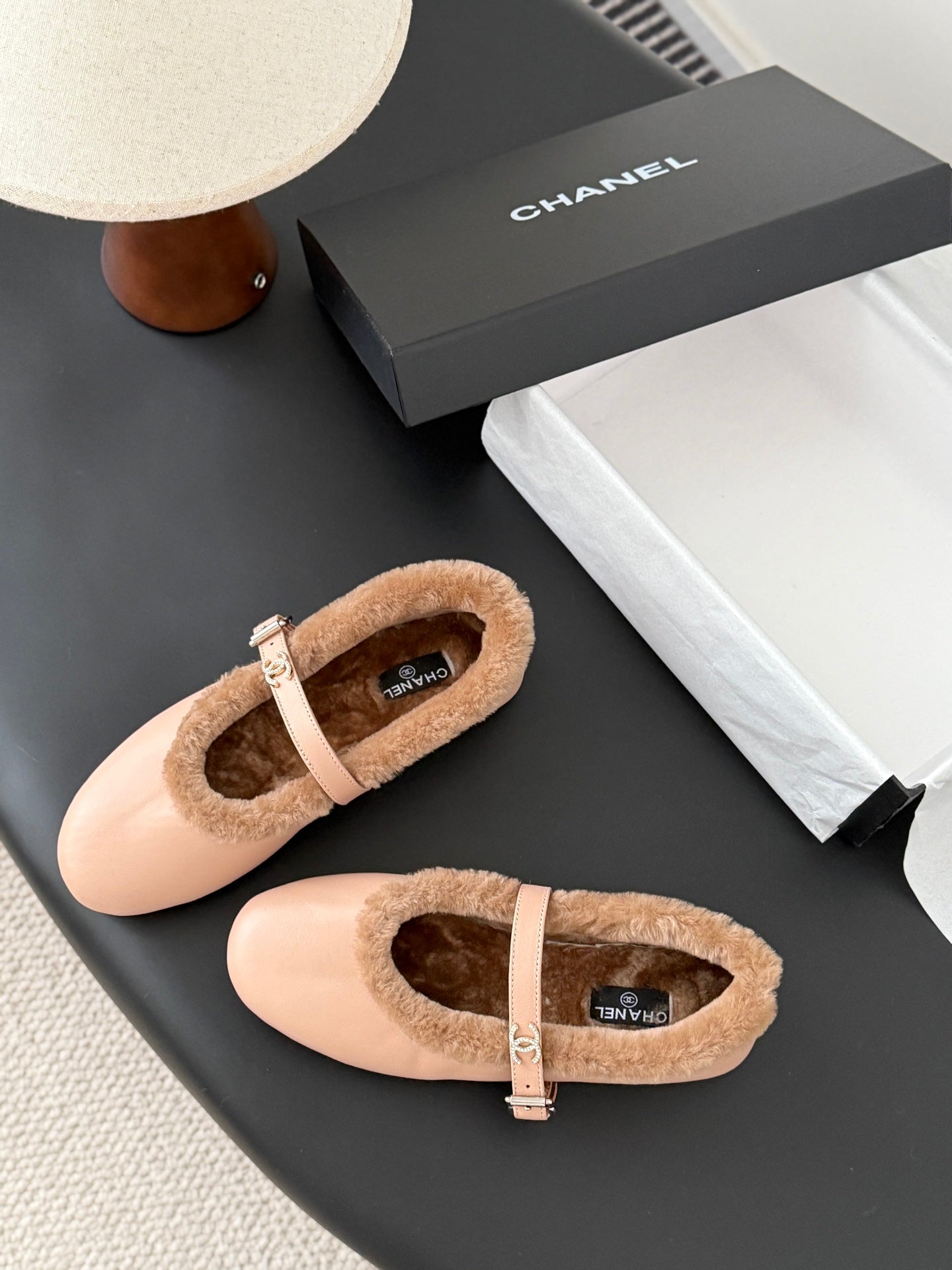 Che Chanel-style flat shoes with a single buckle, warm and versatile wool shoes