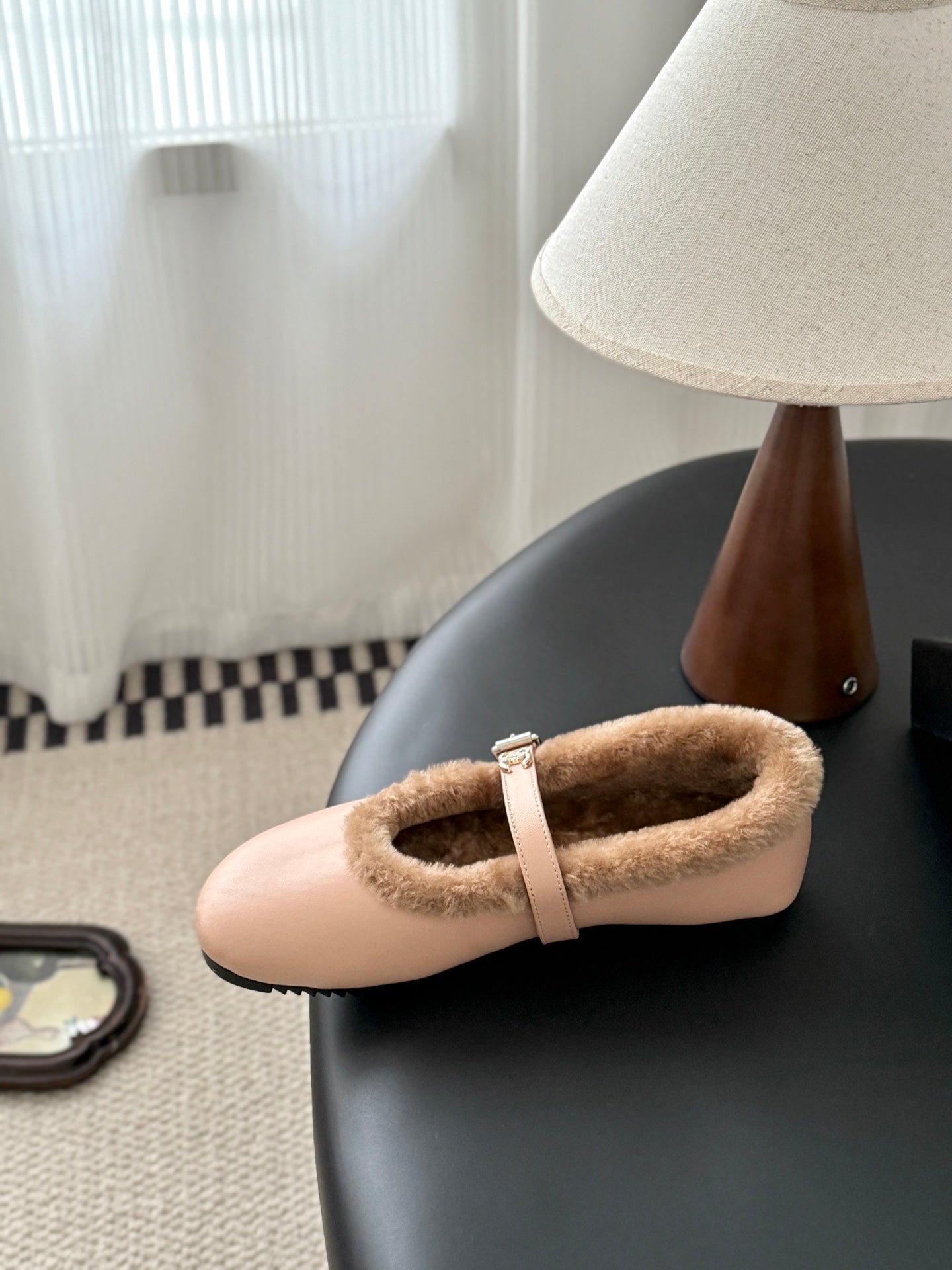 Che Chanel-style flat shoes with a single buckle, warm and versatile wool shoes