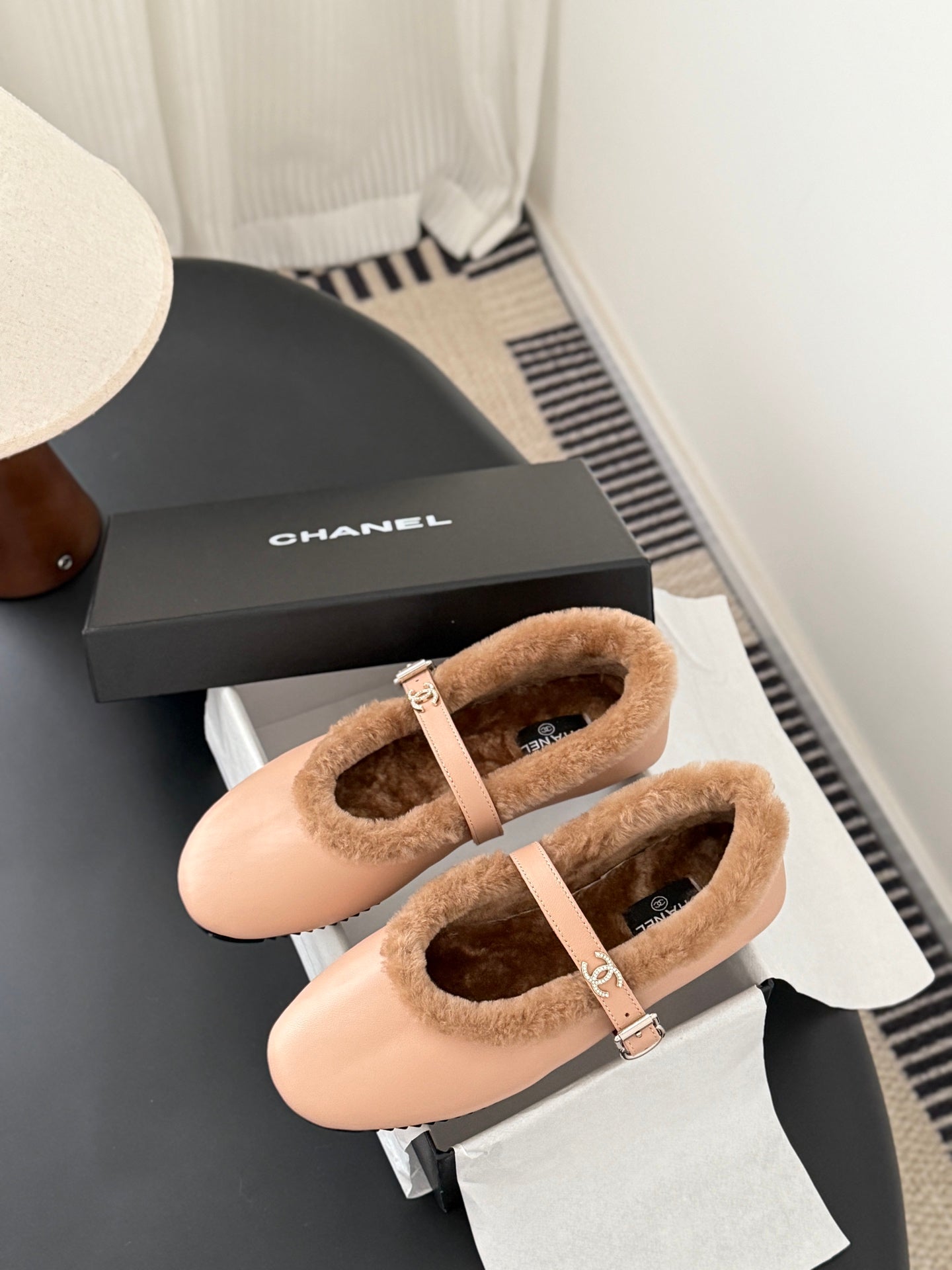 Che Chanel-style flat shoes with a single buckle, warm and versatile wool shoes
