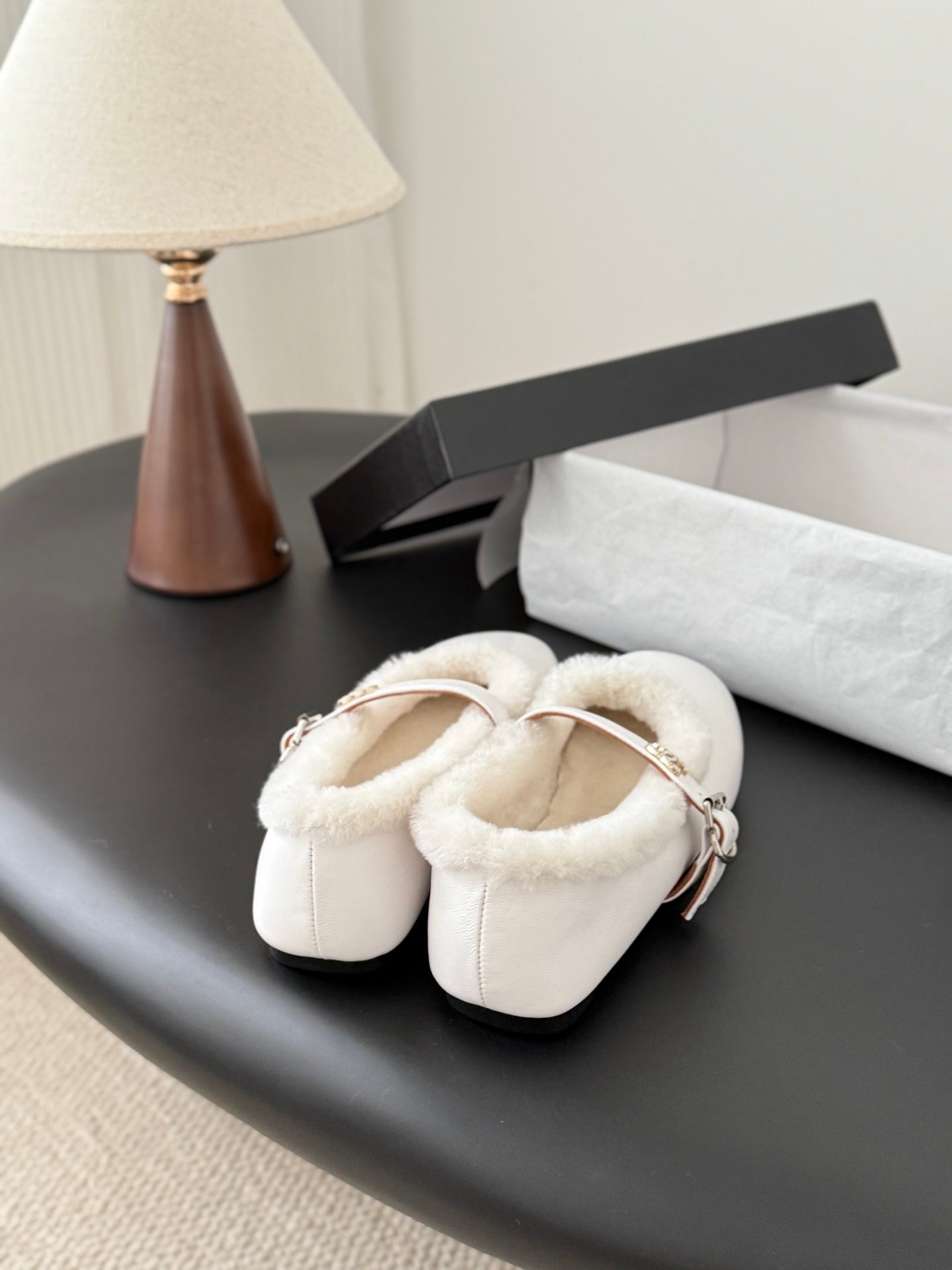 Che Chanel-style flat shoes with a single buckle, warm and versatile wool shoes