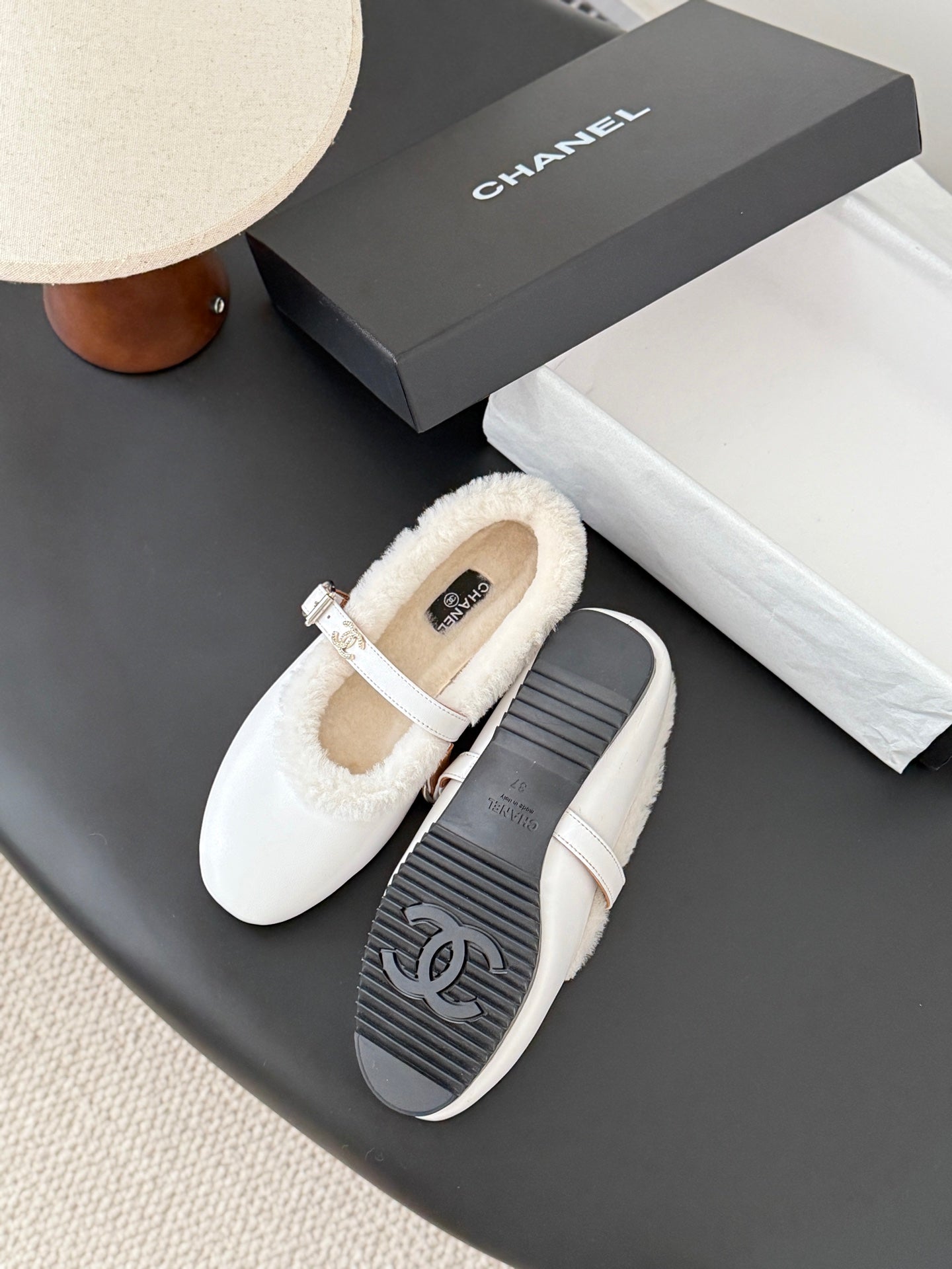 Che Chanel-style flat shoes with a single buckle, warm and versatile wool shoes