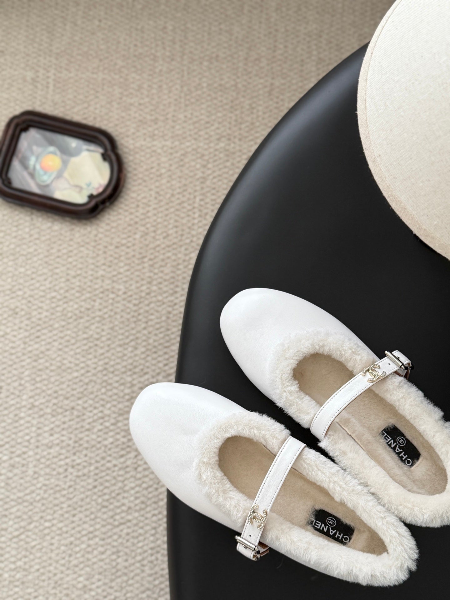 Che Chanel-style flat shoes with a single buckle, warm and versatile wool shoes