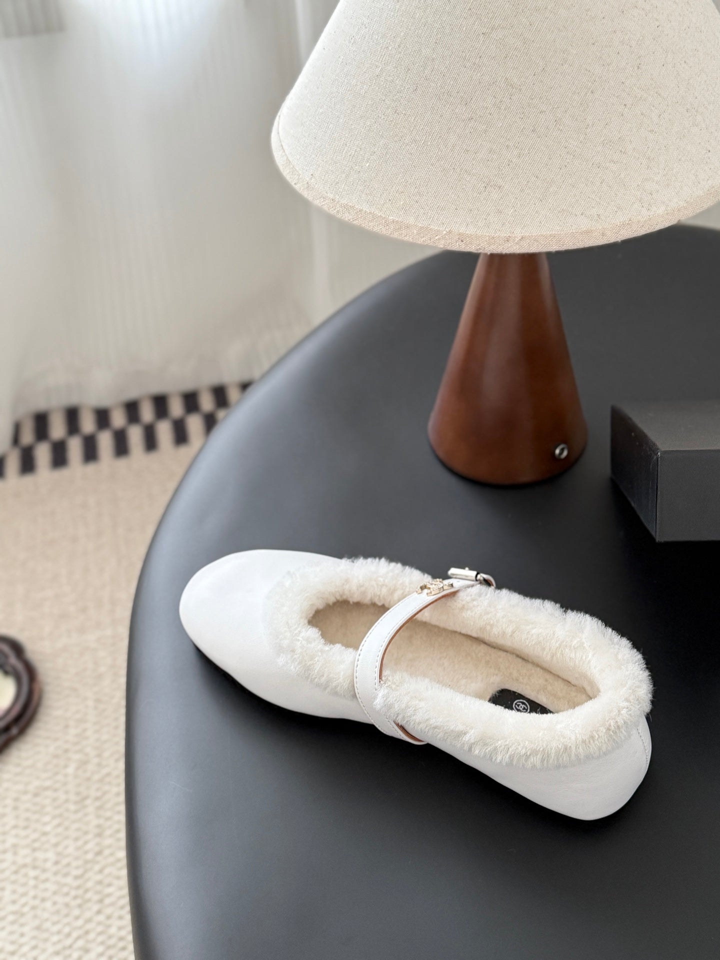 Che Chanel-style flat shoes with a single buckle, warm and versatile wool shoes