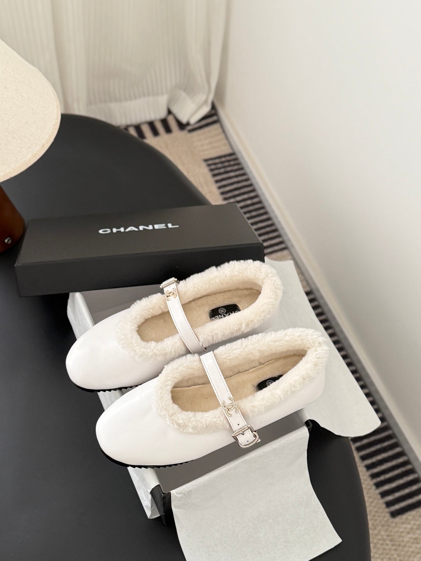 Che Chanel-style flat shoes with a single buckle, warm and versatile wool shoes