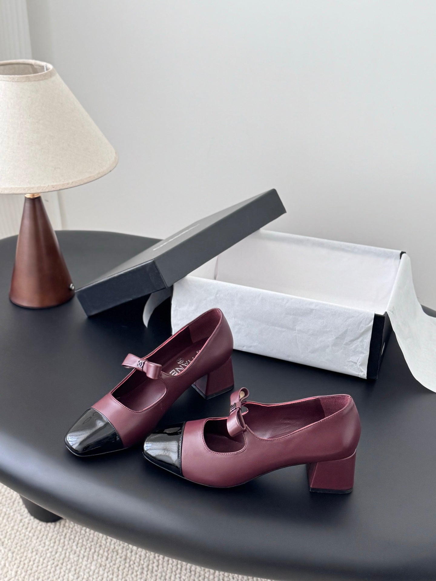 Che Square-toe French high-heeled leather shoes