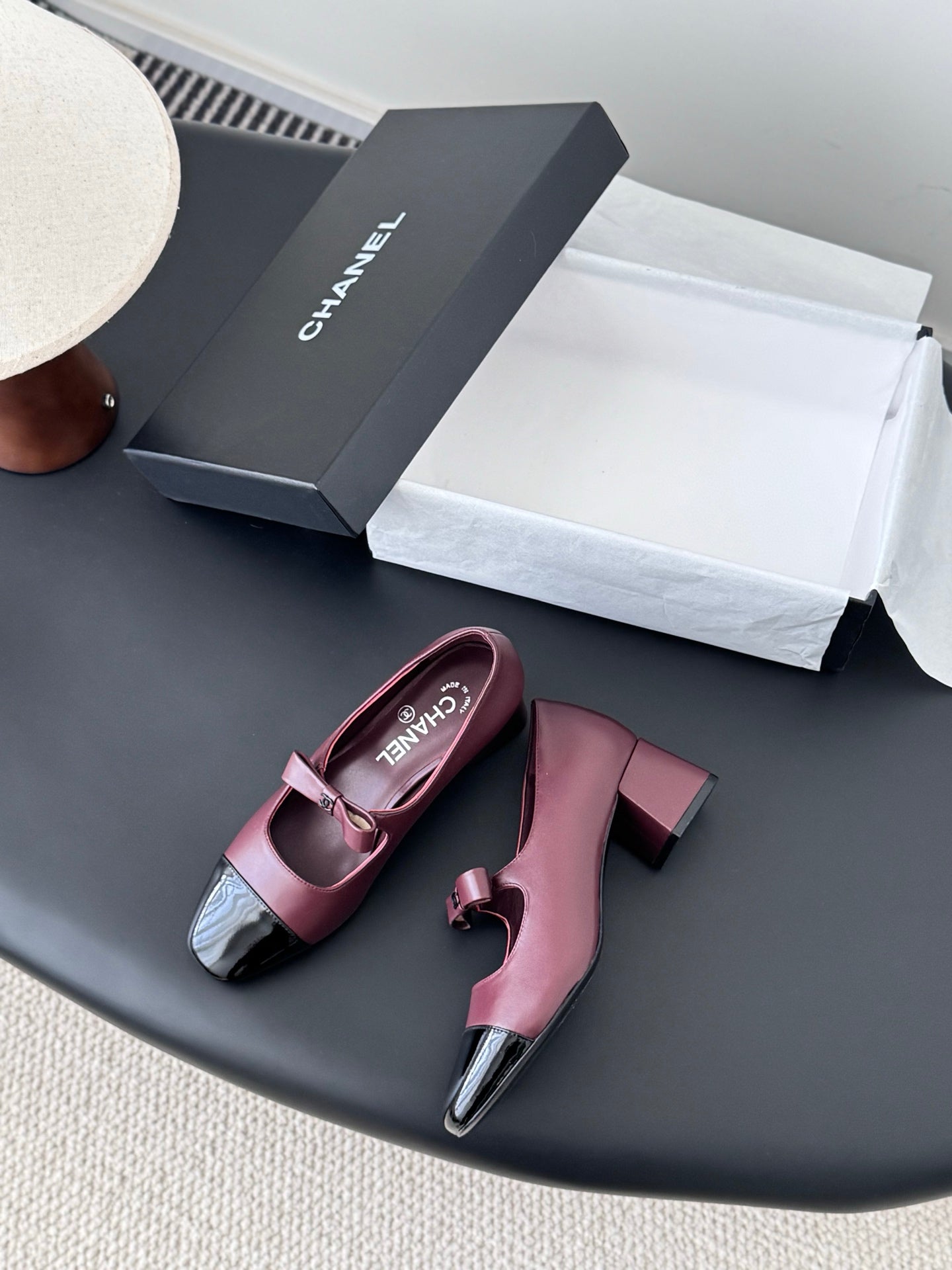 Che Square-toe French high-heeled leather shoes