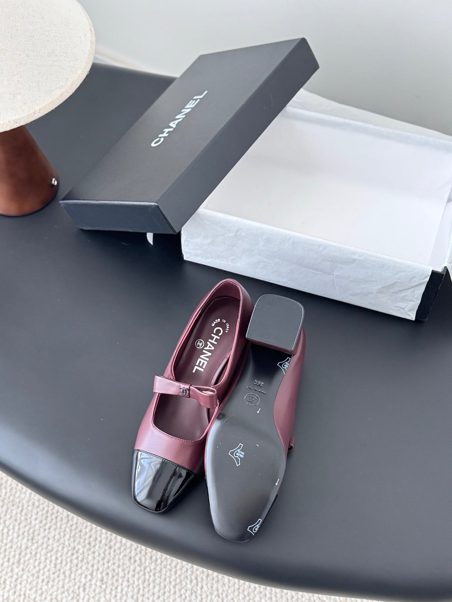 Che Square-toe French high-heeled leather shoes