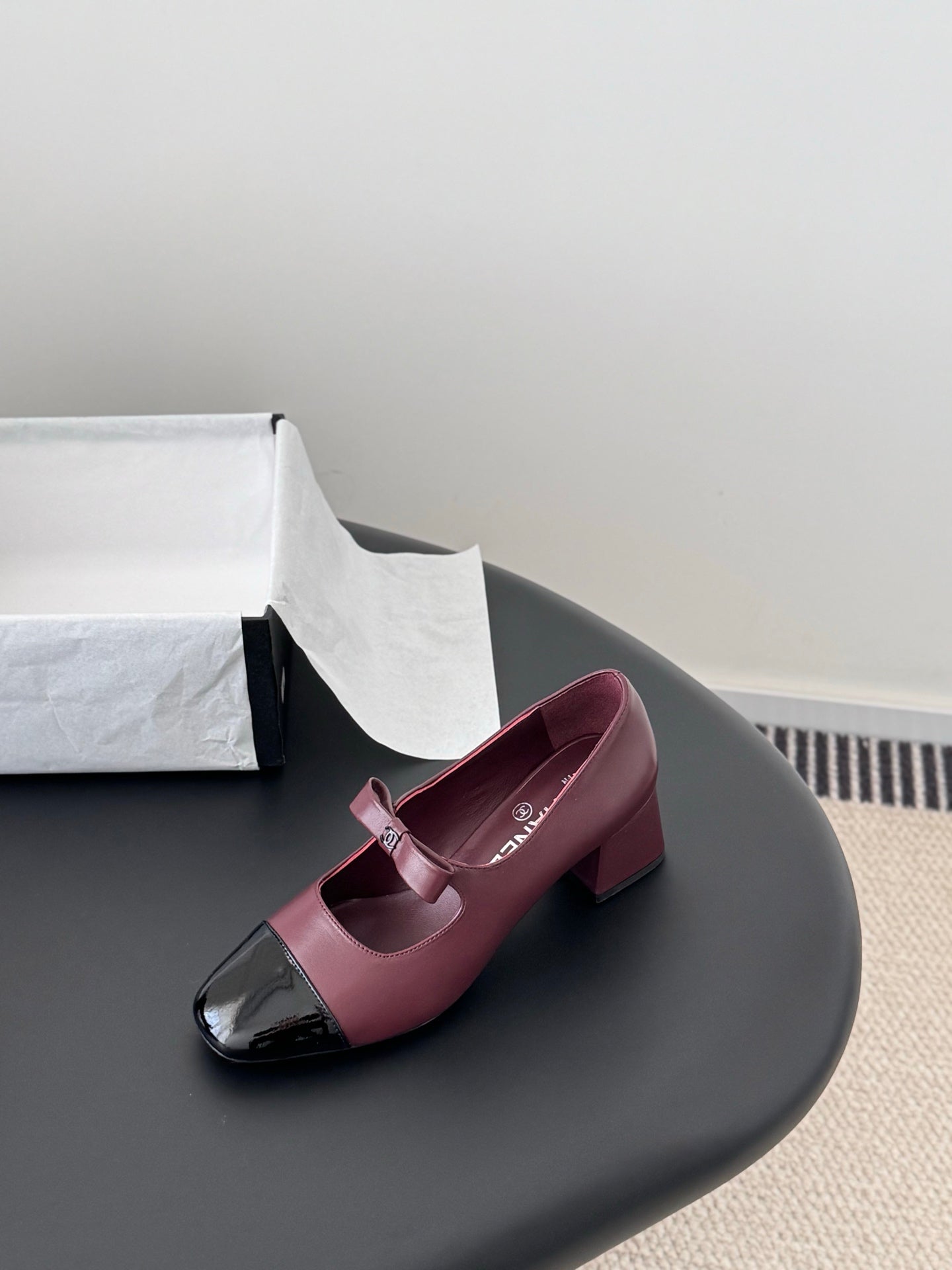 Che Square-toe French high-heeled leather shoes