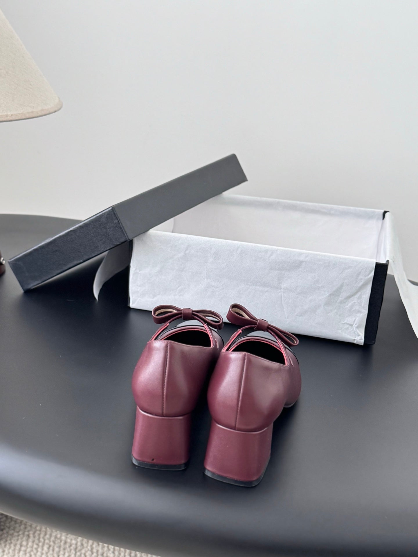 Che Square-toe French high-heeled leather shoes