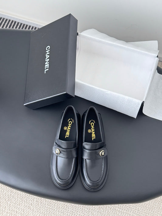 Che New stylish  French retro loafers