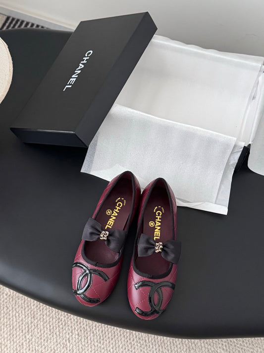 Che genuine leather flat casual shoes with bow.