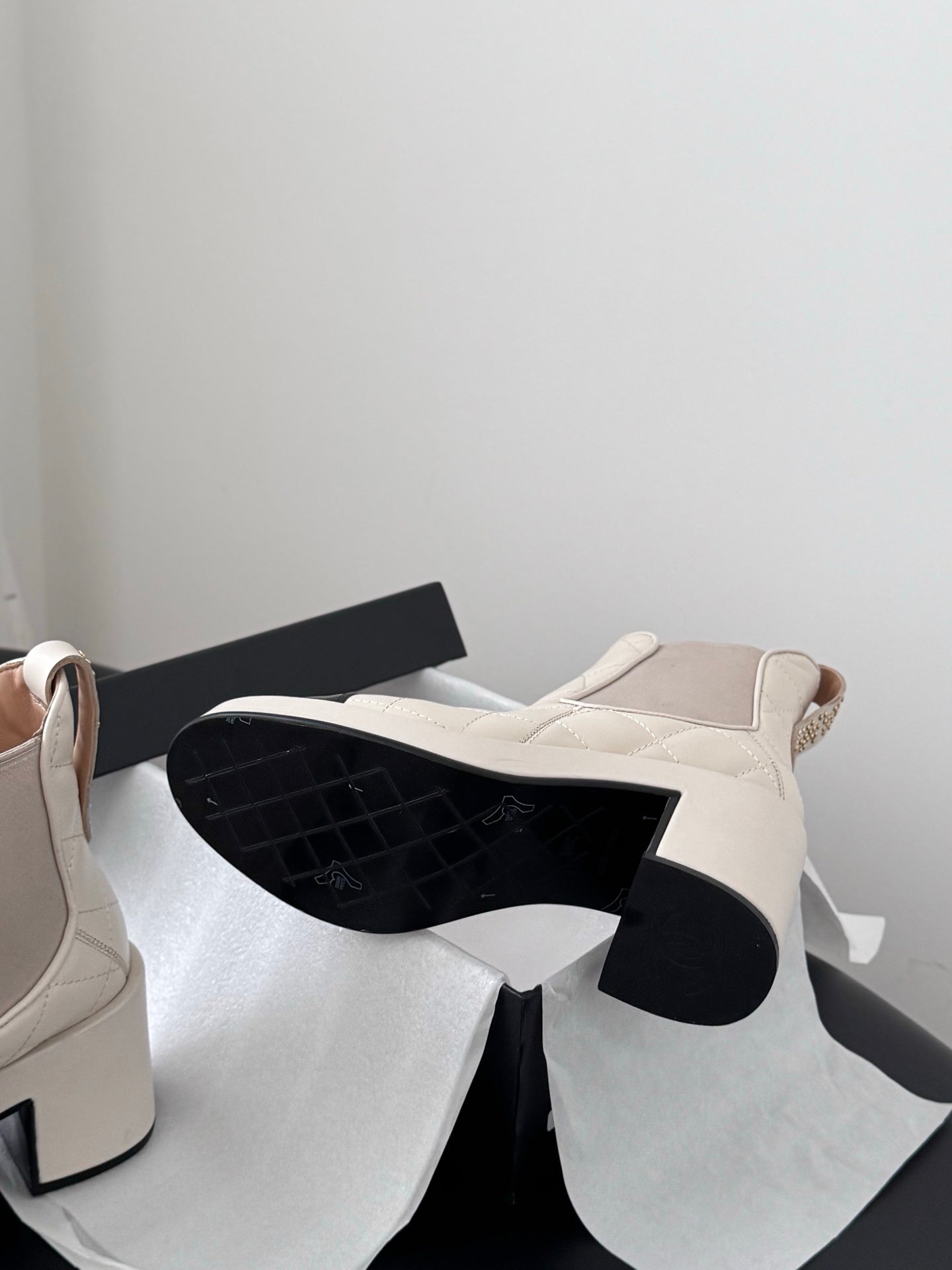 Che New stylish genuine leather short riding boots