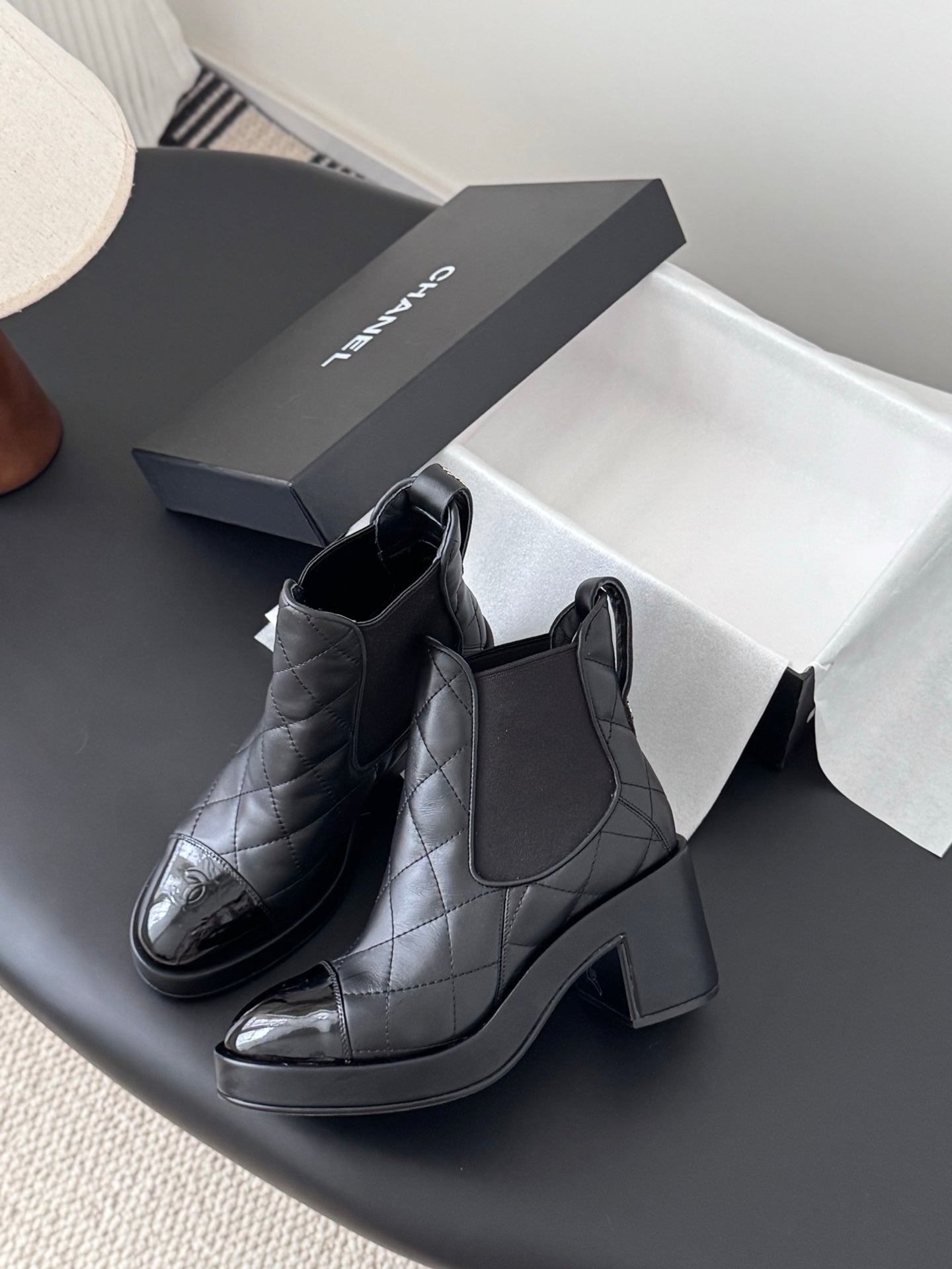 Che New stylish genuine leather short riding boots