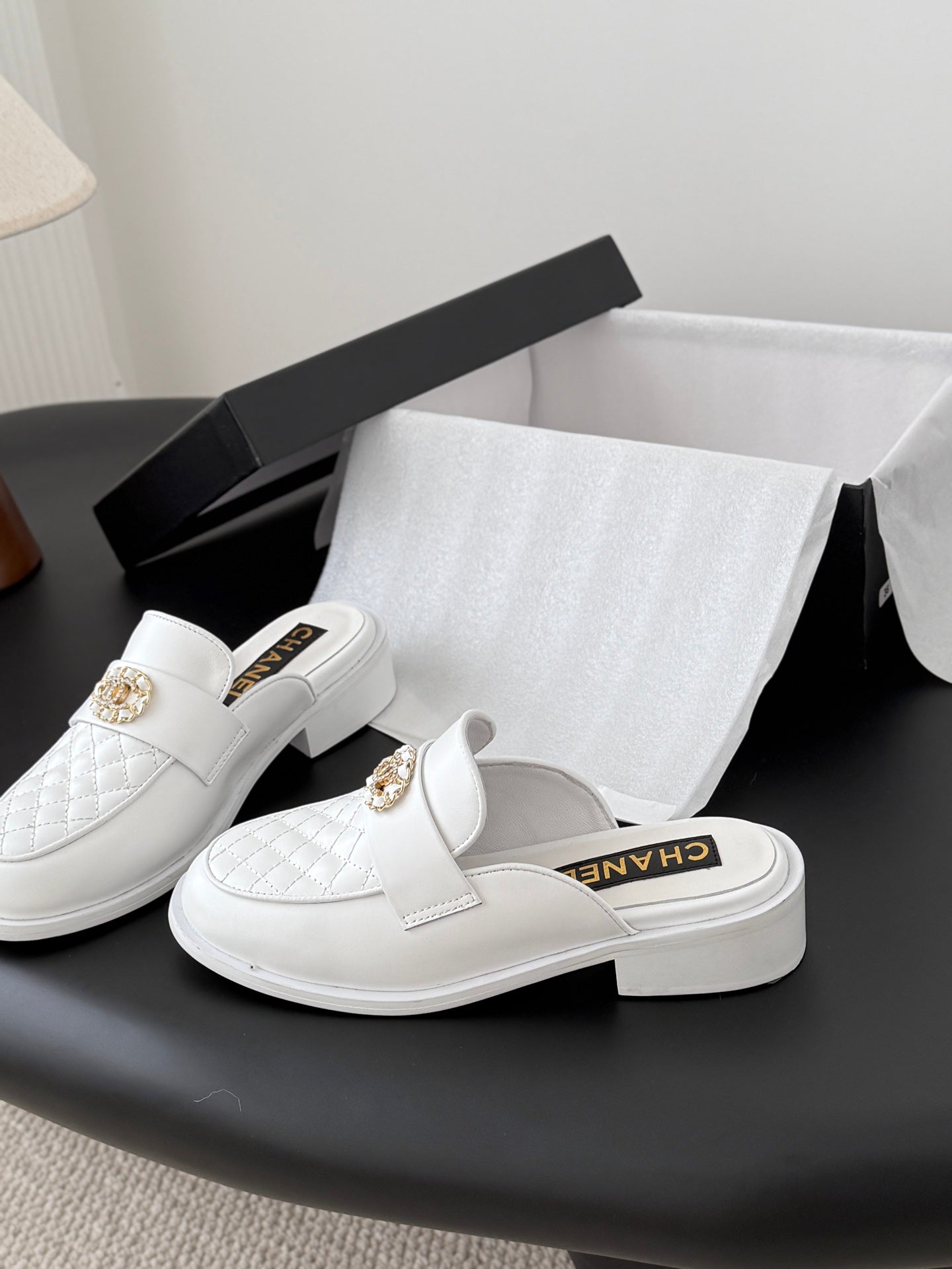 Che New Autumn/Winter Fashionable Loafers and Slippers