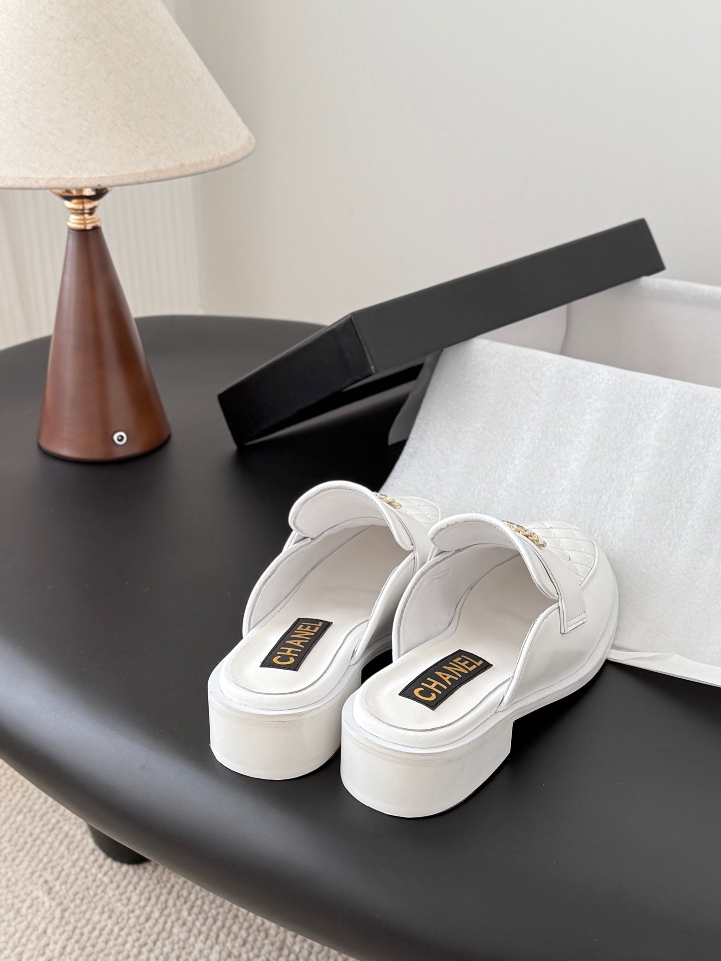 Che New Autumn/Winter Fashionable Loafers and Slippers