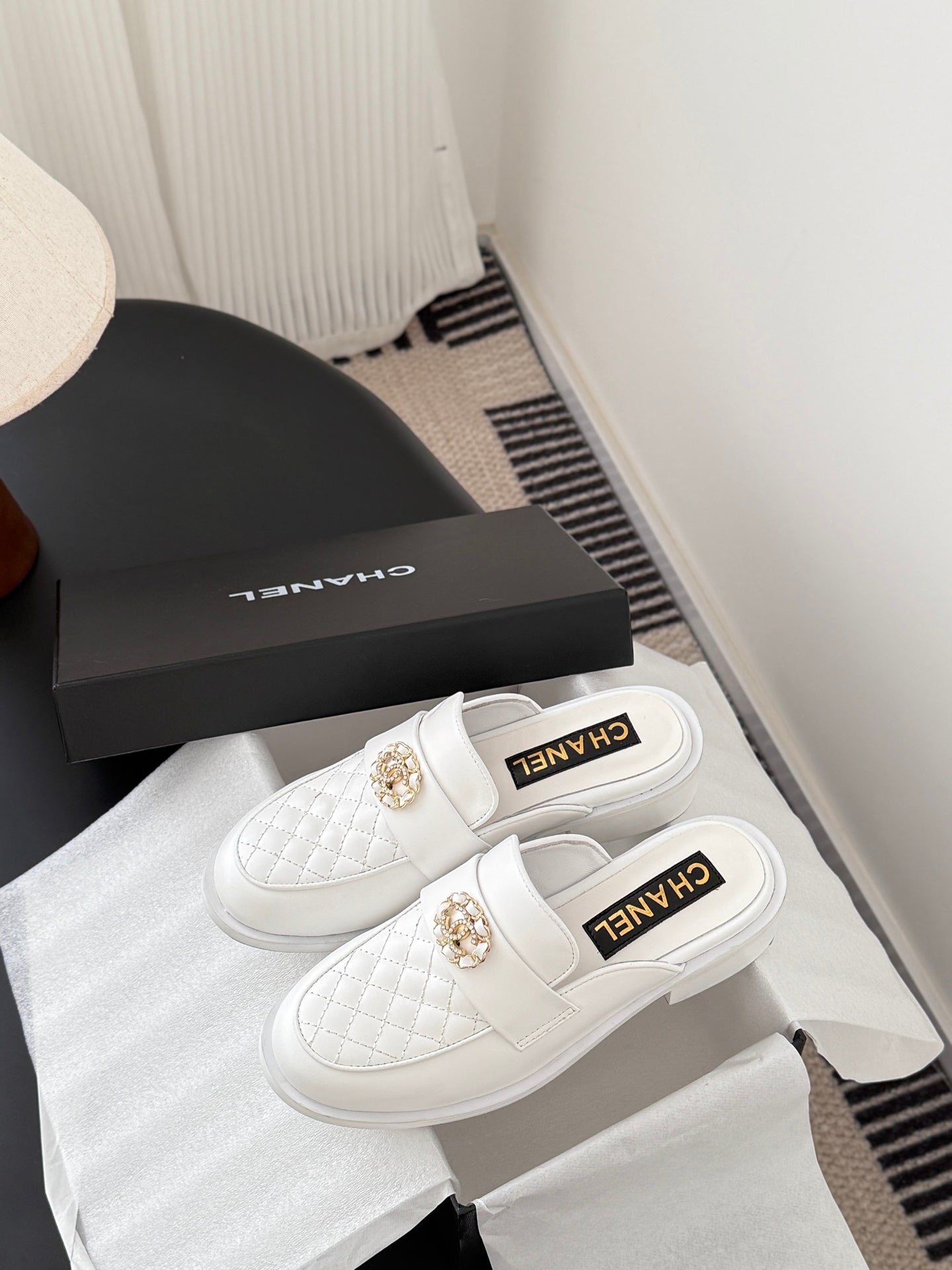 Che New Autumn/Winter Fashionable Loafers and Slippers